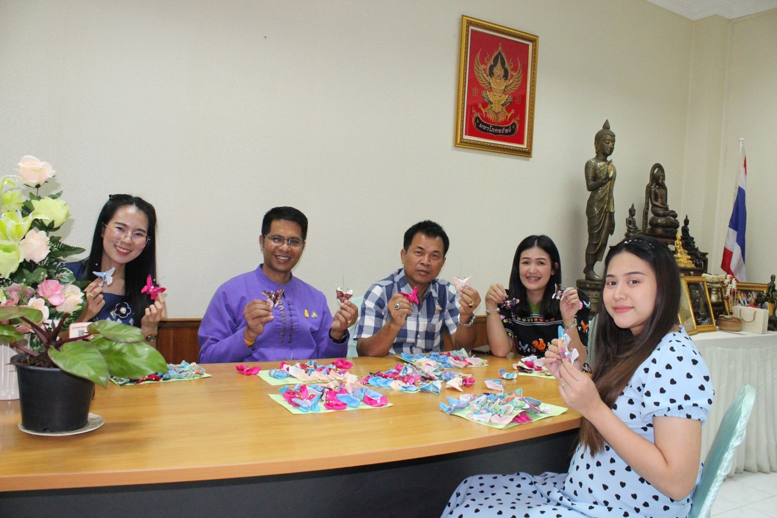 …พ่อเมืองนครนายก พร้อมส่งมอบผีเสื้อ เพื่อใช้สำหรับงานวันกาชาด 100 ปี พุทธศักราช 2566 ร้านกาชาดกระทรวงมหาดไทย