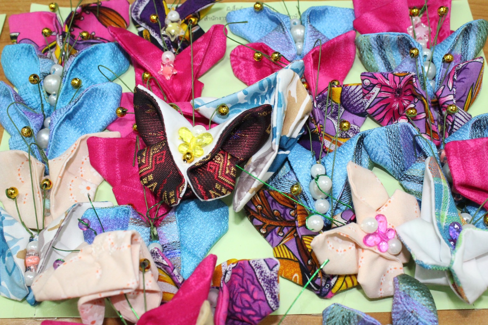 …พ่อเมืองนครนายก พร้อมส่งมอบผีเสื้อ เพื่อใช้สำหรับงานวันกาชาด 100 ปี พุทธศักราช 2566 ร้านกาชาดกระทรวงมหาดไทย