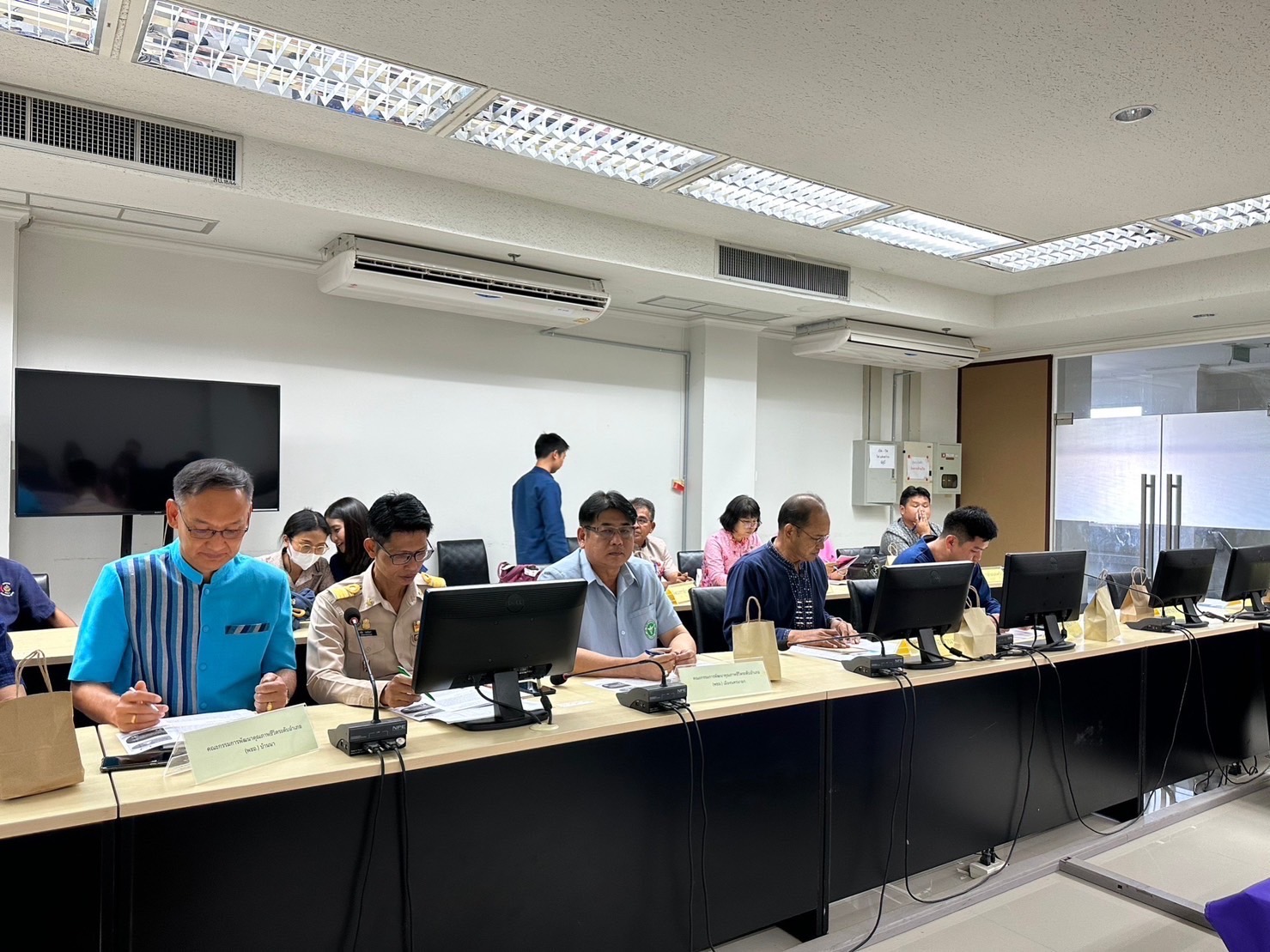 …พช.นครนายก นำทีมคณะกรรมการบริหารศูนย์อำนวยการขจัดความยากจนและพัฒนาคนทุกช่วงวัยอย่างยั่งยืนตามหลักปรัชญาของเศรษฐกิจพอเพียง จังหวัดนครนายก (คจพ.จ.) ขับเคลื่อนงานการขจัดความยากจน จังหวัดนครนายก ประจำปีงบประมาณ พ.ศ. 2567