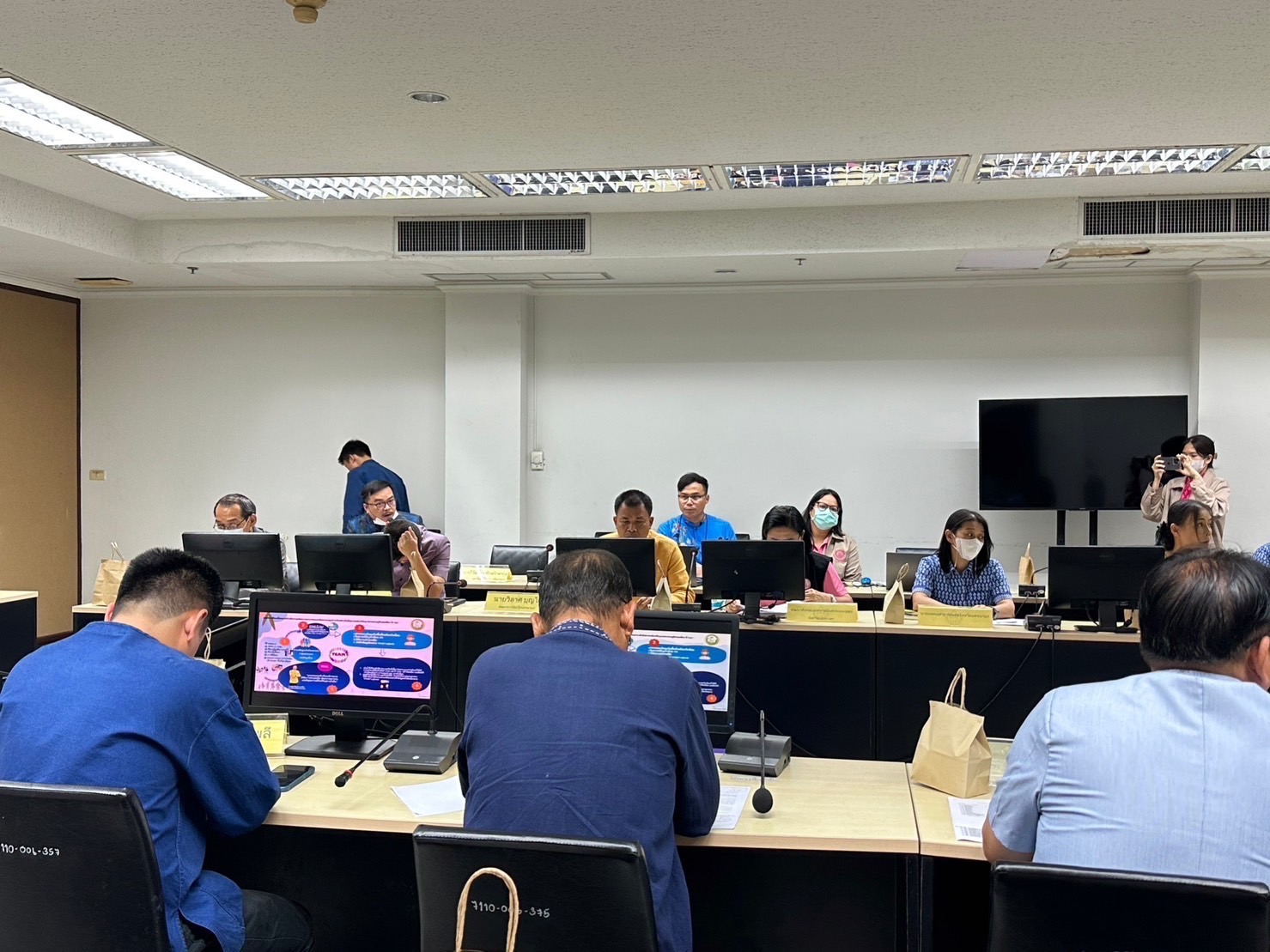 …พช.นครนายก นำทีมคณะกรรมการบริหารศูนย์อำนวยการขจัดความยากจนและพัฒนาคนทุกช่วงวัยอย่างยั่งยืนตามหลักปรัชญาของเศรษฐกิจพอเพียง จังหวัดนครนายก (คจพ.จ.) ขับเคลื่อนงานการขจัดความยากจน จังหวัดนครนายก ประจำปีงบประมาณ พ.ศ. 2567