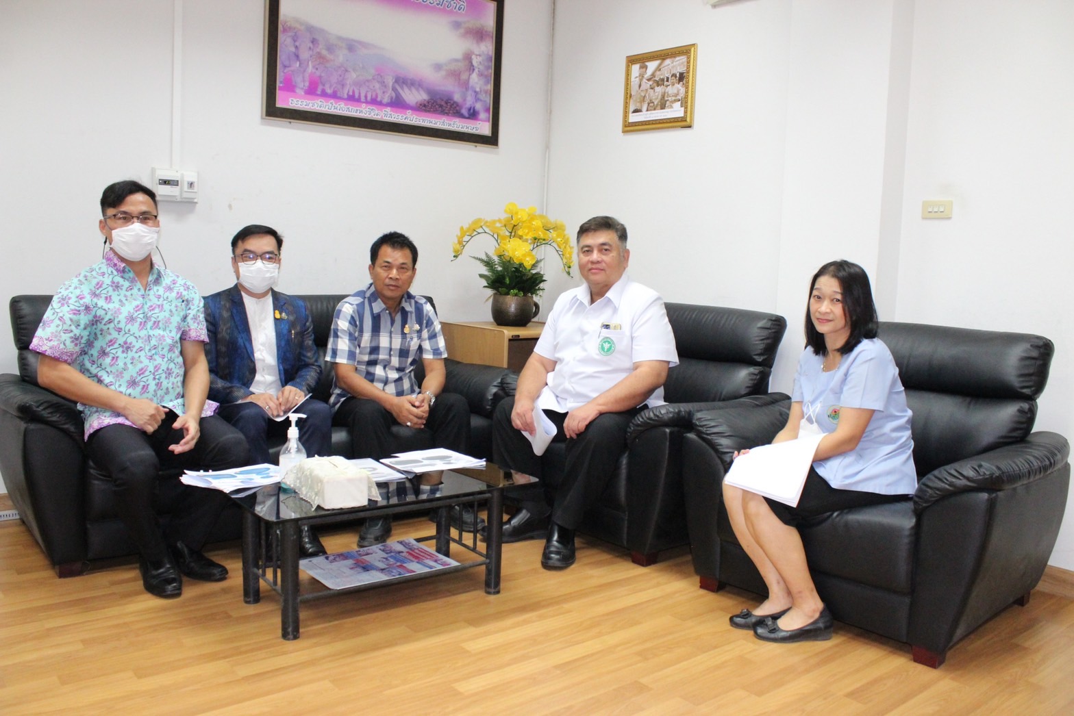 …ผวจ.นครนายกมอบนโยบายและให้แนวทางการขจัดความยากจน แก่ทีมคณะกรรมการขจัดความยากจนและพัฒนาคนทุกช่วงวัยอย่างยั่งยืนตามหลักปรัชญาของเศรษฐกิจพอเพียงจังหวัดนครนายก (ศจพ.จ.นครนายก)