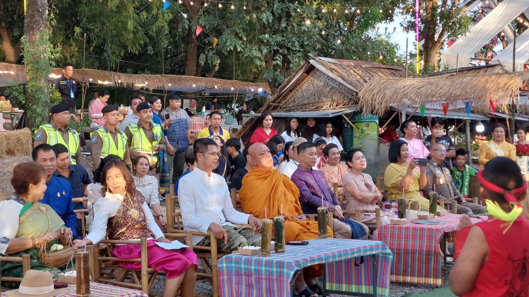 …พช.นครนายก ร่วมกิจกรรม สืบสานประเพณีลอยกระทงดอกบัว บ้านวังต้น นครนายก