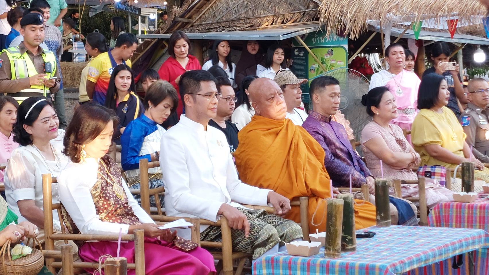 …พช.นครนายก ร่วมกิจกรรม สืบสานประเพณีลอยกระทงดอกบัว บ้านวังต้น นครนายก