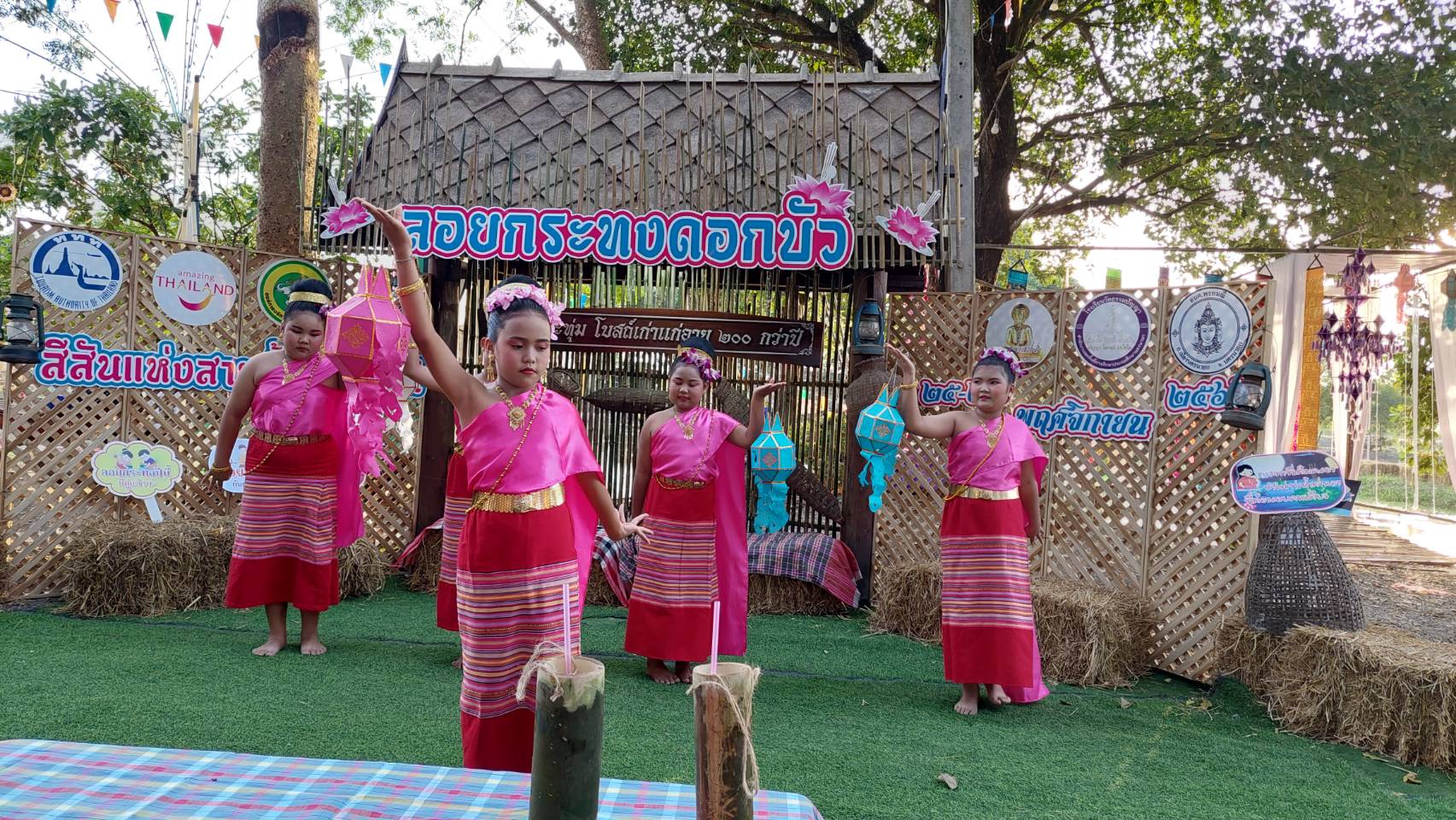 …พช.นครนายก ร่วมกิจกรรม สืบสานประเพณีลอยกระทงดอกบัว บ้านวังต้น นครนายก