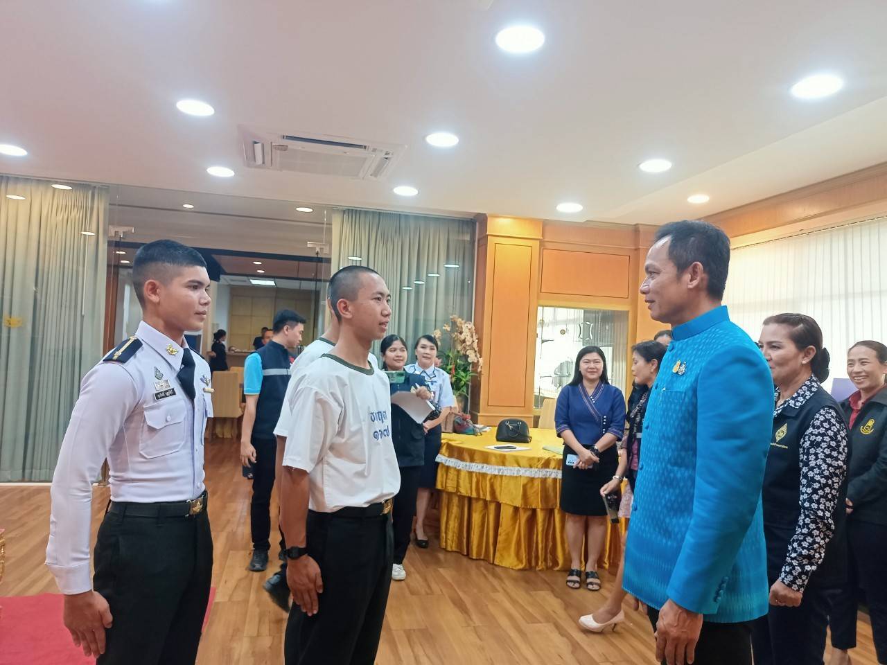 …พช.นครนายก ลงพื้นที่เยี่ยมนักเรียนทุนพระราชทาน ม.ท.ศ. รุ่นที่ 12 – 15