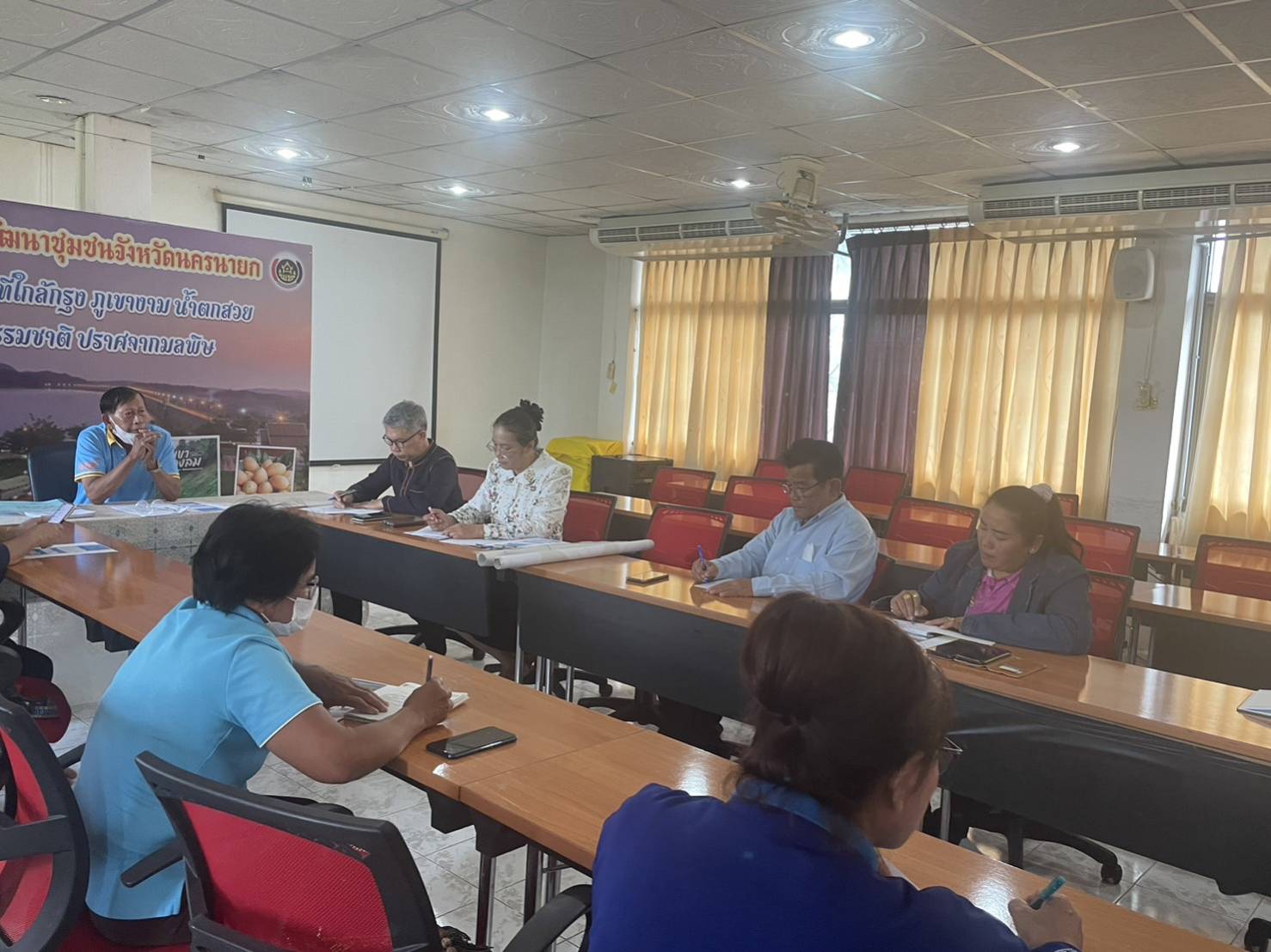 📣📣พช.นครนายก ร่วมให้กำลังใจผู้ผลิต ผู้ประกอบการ OTOP ร่วมจำหน่ายสินค้างาน OTOP City 2023