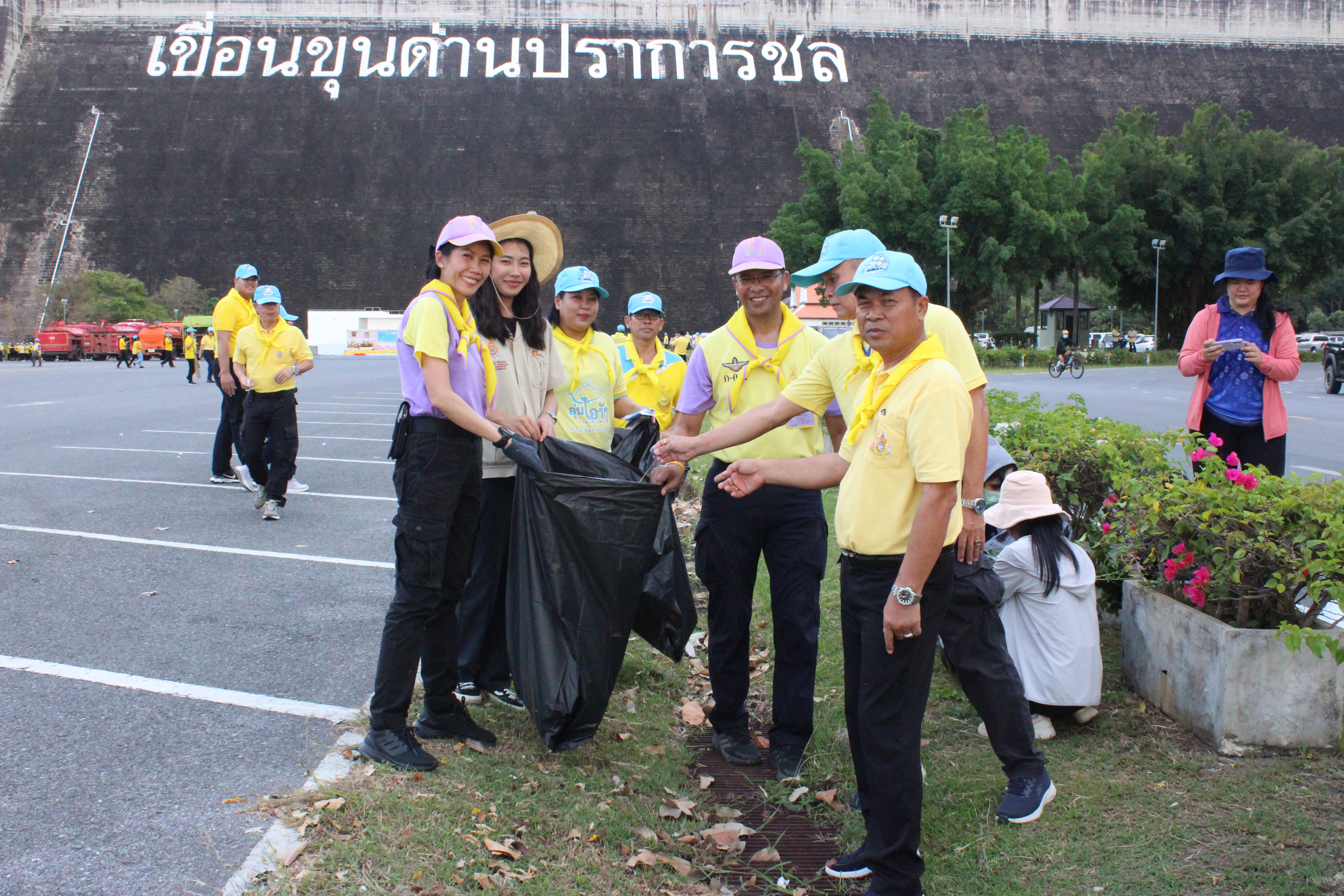 …พช.นครนายก ร่วมกิจกรรมจิตอาสาพัฒนา เนื่องในโอกาสวันคล้ายวันสวรรคตพระบาทสมเด็จพระมงกุฎเกล้าเจ้าอยู่หัว (วันวชิราวุธ) ประจำปี 2566