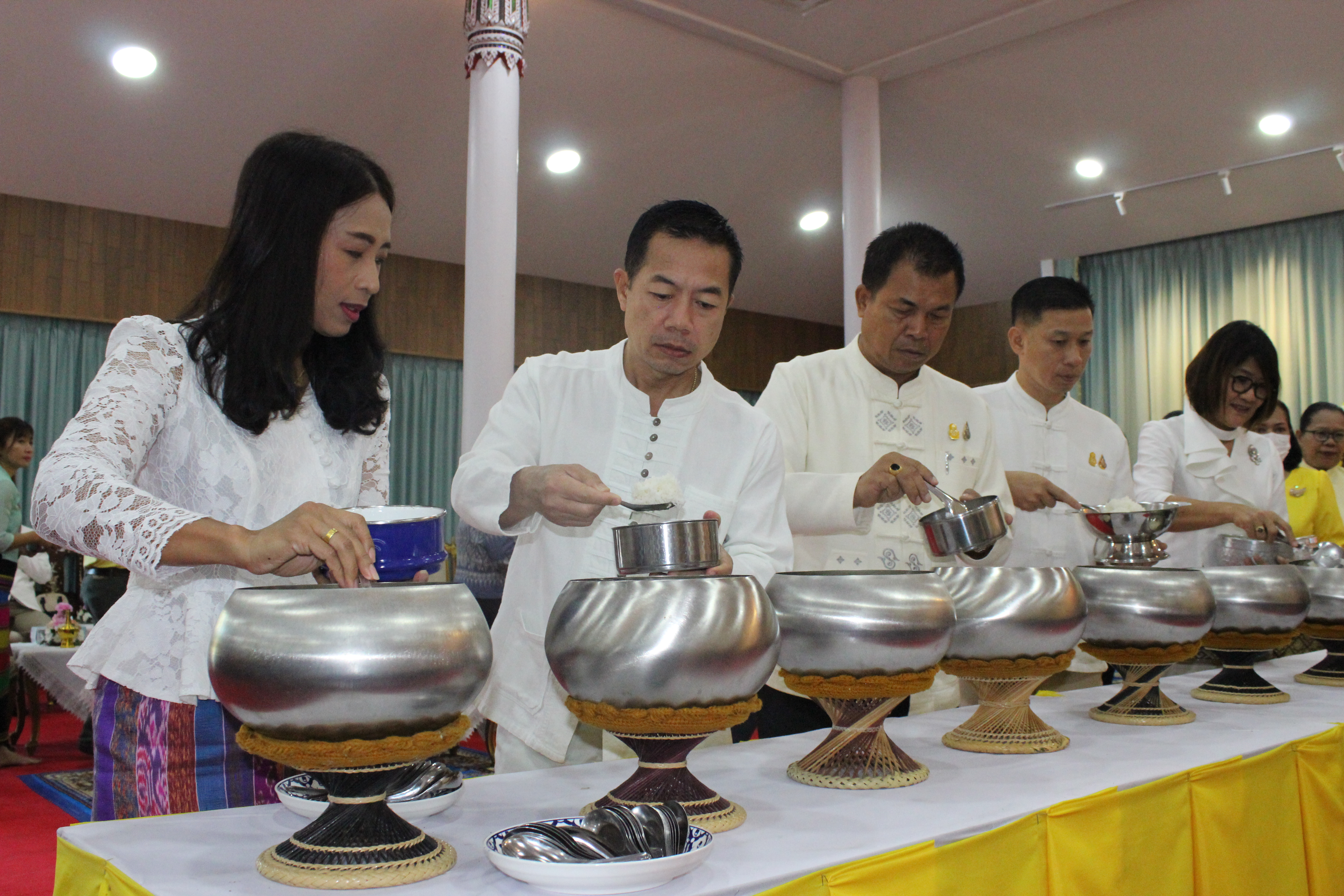 …พช.นครนายก ร่วมกิจกรรม ผู้ว่าฯ พาแต่งกายผ้าไทย หิ้วปิ่นโตเข้าวัด ศรัทธาอิ่มบุญ เกื้อหนุนพระพุทธศาสนา รักษาสิ่งแวดล้อม จังหวัดนครนายก ประจำปีงบประมาณ พ.ศ.2567