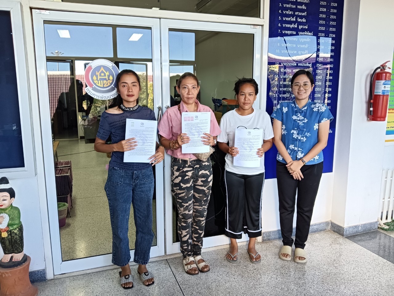 …พช.นครนายก ทำสัญญากู้ยืมเงินกองทุนพัฒนาบทบาทสตรีให้กับกลุ่มสตรีที่ได้รับอนุมัติโครงการฯ เงินทุนหมุนเวียน (เงินกู้)