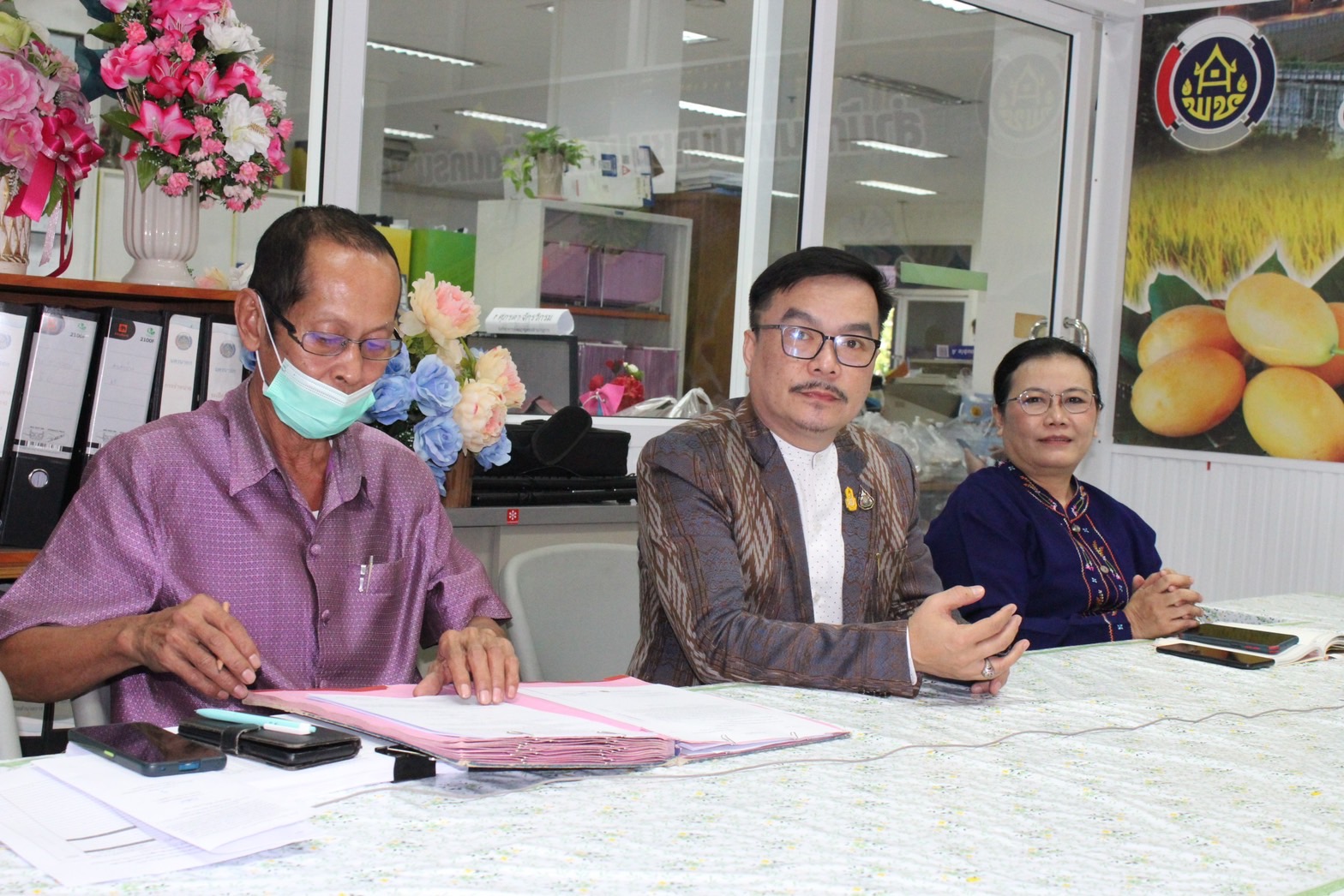 …พช.นครนายก นำทีมสมาชิกสหกรณ์กรมการพัฒนาชุมชน (สอ.พช.) ร่วมซักซ้อมวิธีการลงคะแนนผ่านระบบ Video conference และระบบ TV พช.ของกรมการพัฒนาชุมชน