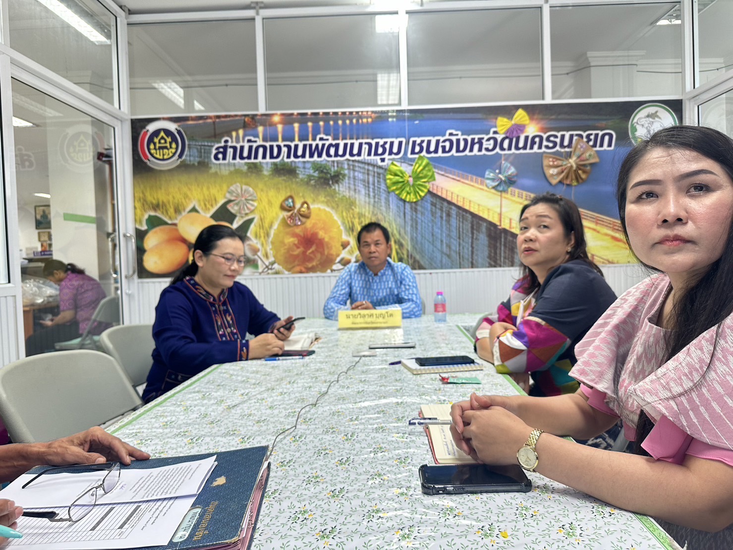 …พช.นครนายก นำทีมสมาชิกสหกรณ์กรมการพัฒนาชุมชน (สอ.พช.) ร่วมซักซ้อมวิธีการลงคะแนนผ่านระบบ Video conference และระบบ TV พช.ของกรมการพัฒนาชุมชน