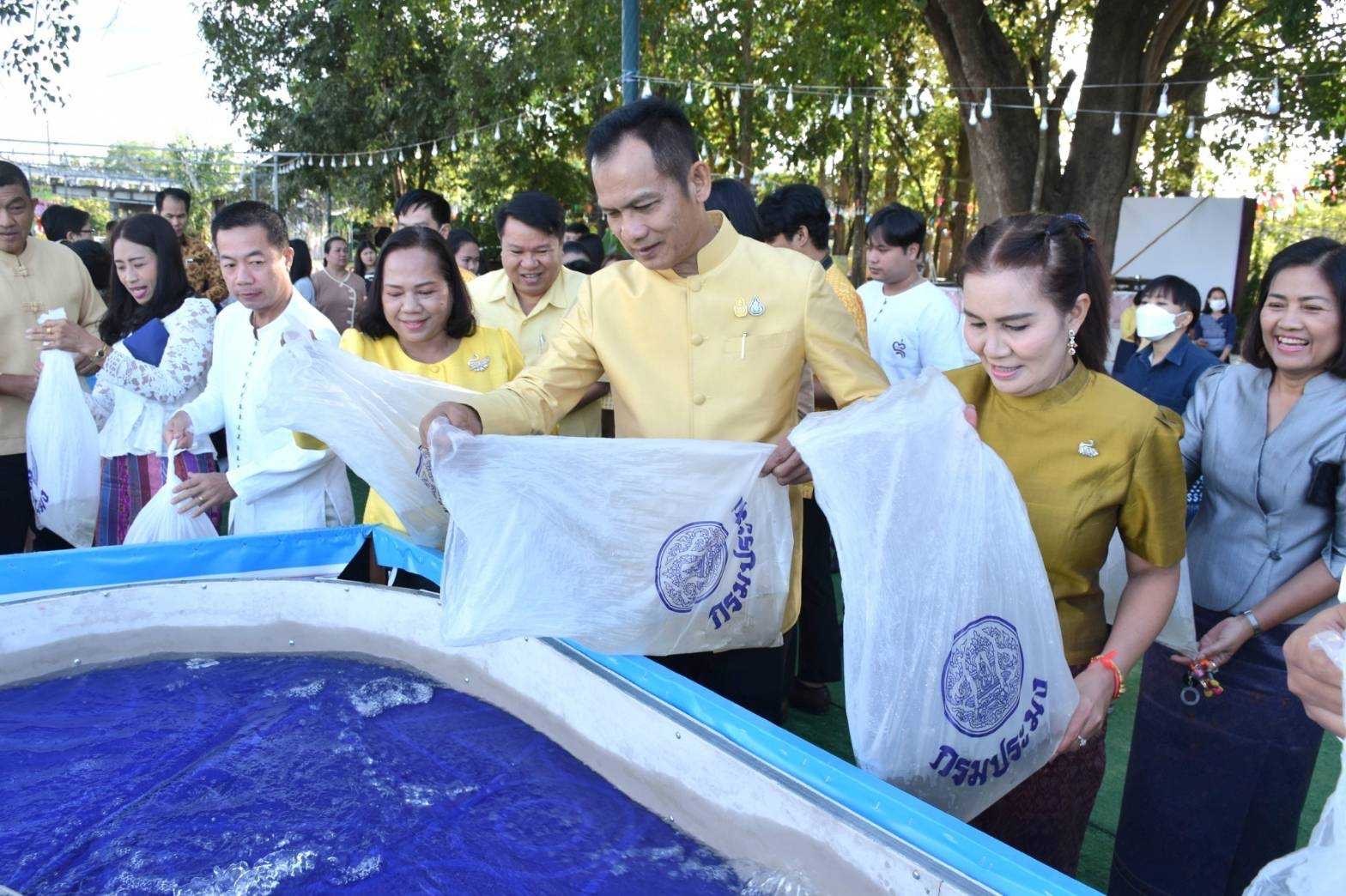 …พช.นครนายก ร่วมกิจกรรม ผู้ว่าฯ พาแต่งกายผ้าไทย หิ้วปิ่นโตเข้าวัด ศรัทธาอิ่มบุญ เกื้อหนุนพระพุทธศาสนา รักษาสิ่งแวดล้อม จังหวัดนครนายก ประจำปีงบประมาณ พ.ศ.2567