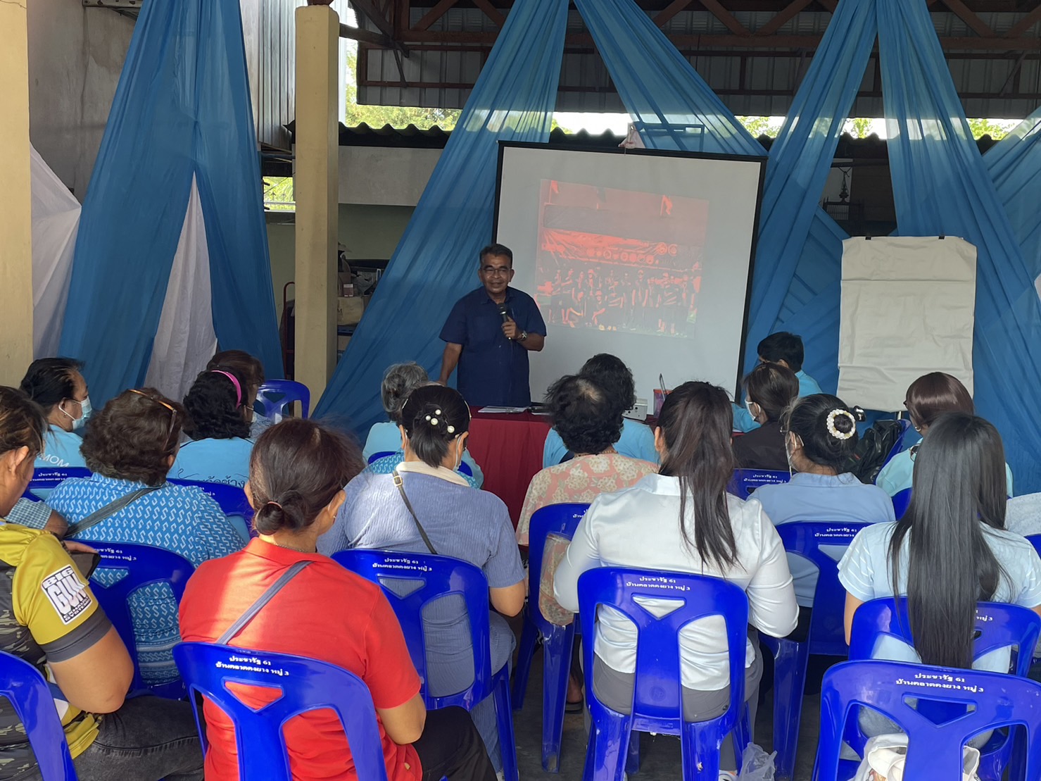 …พช.นครนายก ร่วมเป็นวิทยากรโครงการพัฒนาศักยภาพผู้นำหมู่บ้านต้นกล้ากองทุนแม่ของแผ่นดิน