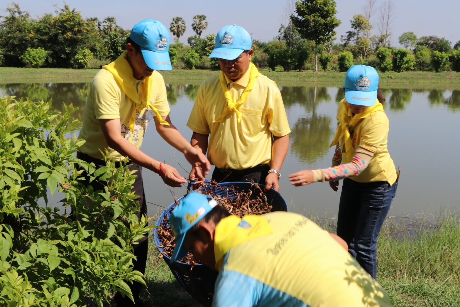 …พช.นครนายก ร่วมพิธีเปิดกิจกรรมจิตอาสา เนื่องในโอกาสวันคล้ายวันพระบรมราชสมภพ พระบาทสมเด็จพระบรมชนกาธิเบศร มหาภูมิพลอดุลยเดชมหาราช บรมนาถบพิตร (วันชาติไทย วันพ่อแห่งชาติ วันดินโลก) 5 ธันวาคม 2566