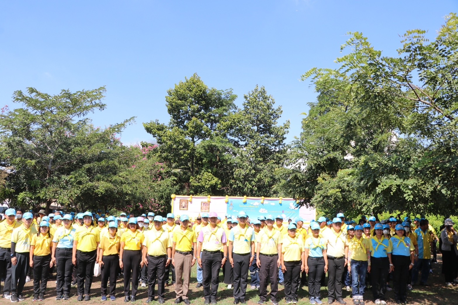 …พช.นครนายก ร่วมพิธีเปิดกิจกรรมจิตอาสา เนื่องในโอกาสวันคล้ายวันพระบรมราชสมภพ พระบาทสมเด็จพระบรมชนกาธิเบศร มหาภูมิพลอดุลยเดชมหาราช บรมนาถบพิตร (วันชาติไทย วันพ่อแห่งชาติ วันดินโลก) 5 ธันวาคม 2566
