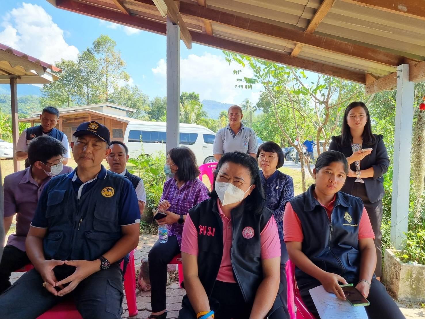 …พช.นครนายก ลงพื้นที่เยี่ยมนักเรียนทุนพระราชทาน ม.ท.ศ. รุ่นที่ 12 – 15