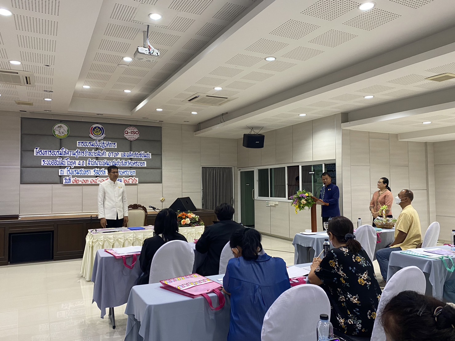 …พช.นครนายก ดำเนินโครงการอบรมให้ความรู้การจำหน่ายสินค้า OTOP และผลิตภัณฑ์ชุมชน ระบบออนไลน์ในยุค 4.0