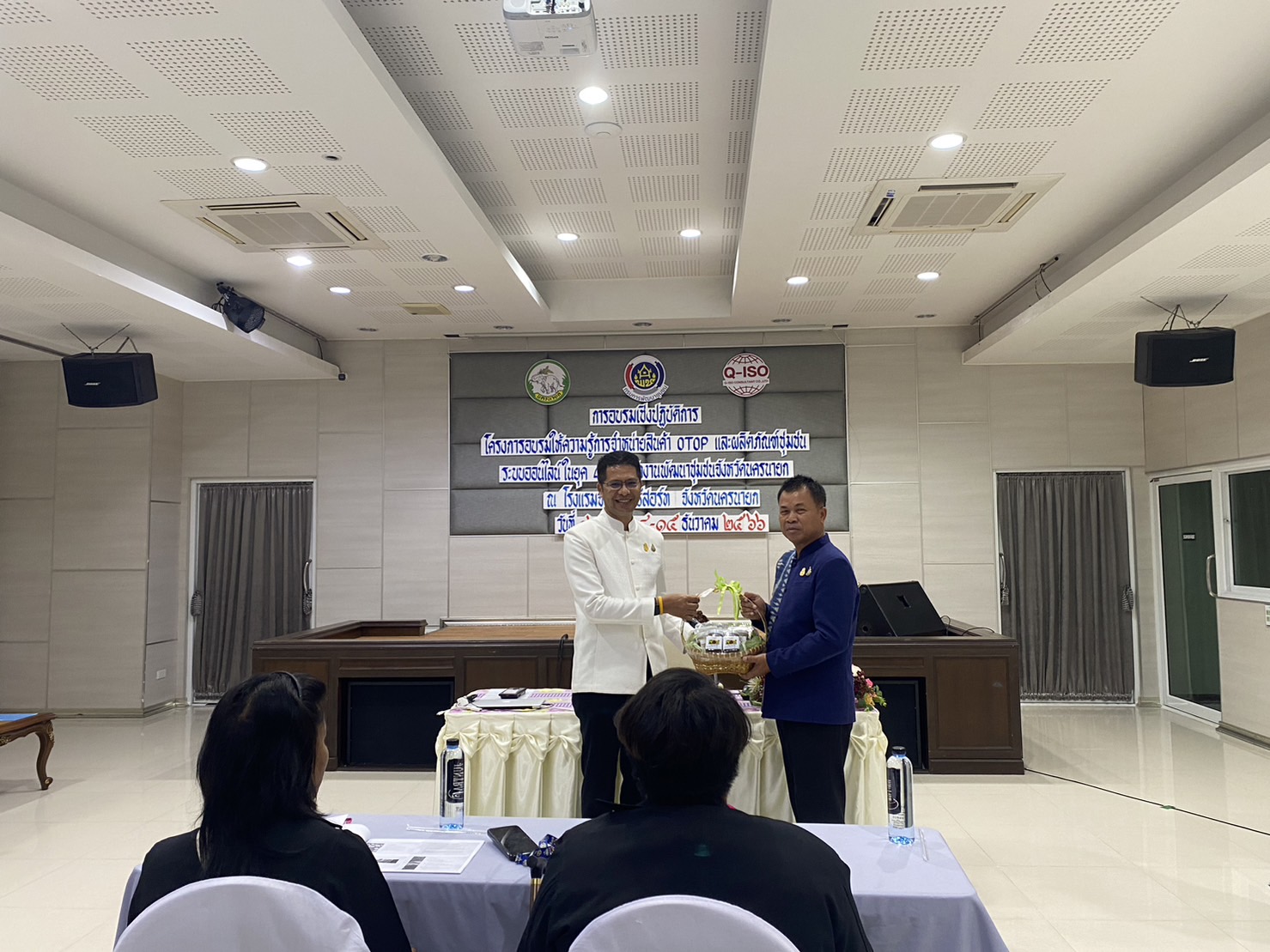 …พช.นครนายก ดำเนินโครงการอบรมให้ความรู้การจำหน่ายสินค้า OTOP และผลิตภัณฑ์ชุมชน ระบบออนไลน์ในยุค 4.0