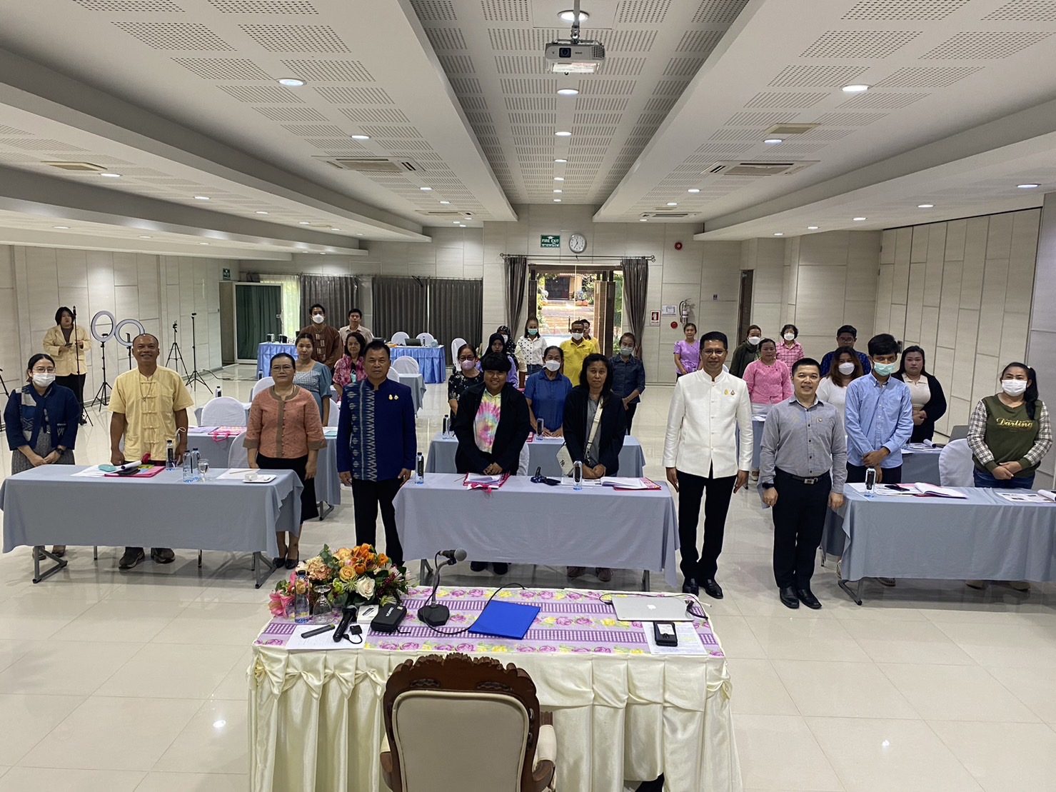 …พช.นครนายก ดำเนินโครงการอบรมให้ความรู้การจำหน่ายสินค้า OTOP และผลิตภัณฑ์ชุมชน ระบบออนไลน์ในยุค 4.0