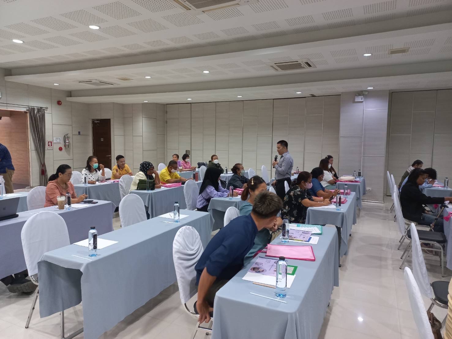 …พช.นครนายก ดำเนินโครงการอบรมให้ความรู้การจำหน่ายสินค้า OTOP และผลิตภัณฑ์ชุมชน ระบบออนไลน์ในยุค 4.0