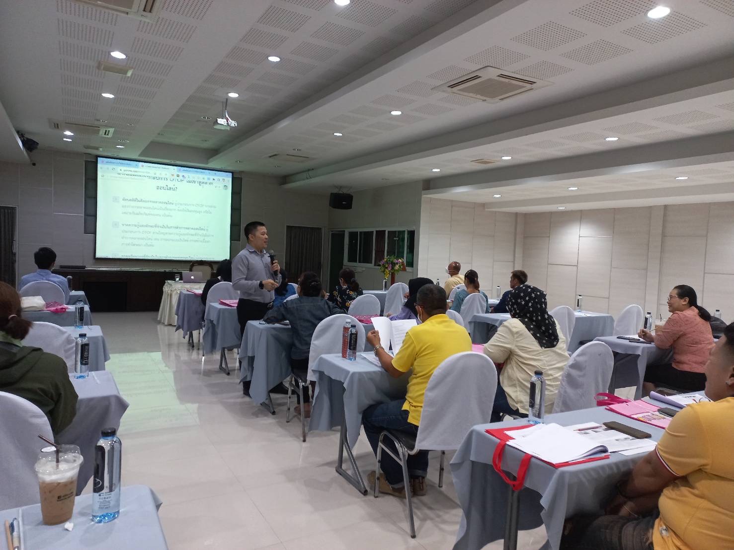 …พช.นครนายก ดำเนินโครงการอบรมให้ความรู้การจำหน่ายสินค้า OTOP และผลิตภัณฑ์ชุมชน ระบบออนไลน์ในยุค 4.0