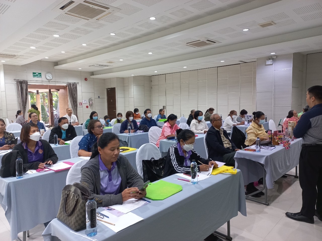 …พช.นครนายก ดำเนินโครงการอบรมให้ความรู้การจำหน่ายสินค้า OTOP และผลิตภัณฑ์ชุมชน ระบบออนไลน์ในยุค 4.0