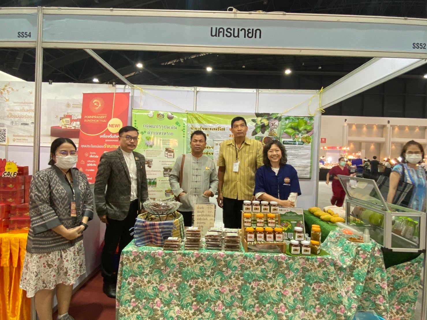 …มท.1 เยี่ยมชมและให้กำลังใจผู้ผลิต ผู้ประกอบการ OTOP ร่วมจำหน่ายสินค้างาน OTOP City 2023