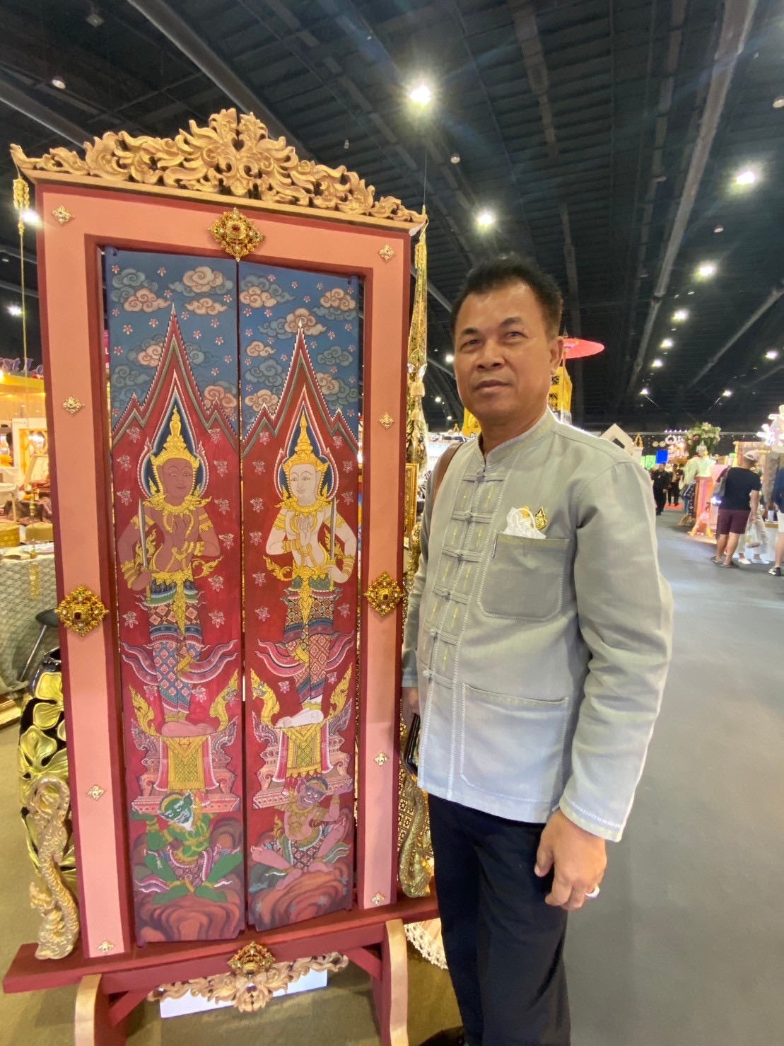 …มท.1 เยี่ยมชมและให้กำลังใจผู้ผลิต ผู้ประกอบการ OTOP ร่วมจำหน่ายสินค้างาน OTOP City 2023