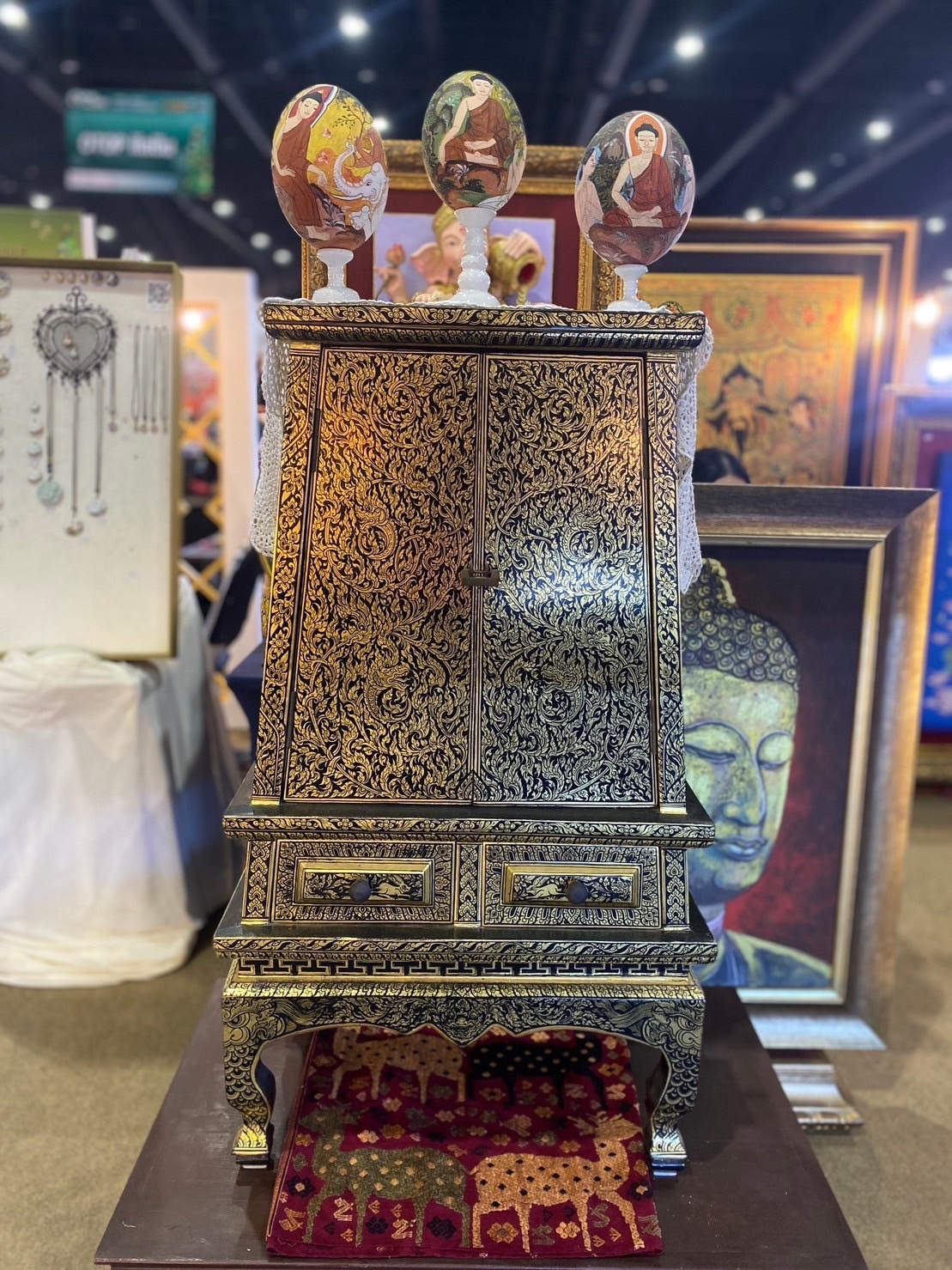 …มท.1 เยี่ยมชมและให้กำลังใจผู้ผลิต ผู้ประกอบการ OTOP ร่วมจำหน่ายสินค้างาน OTOP City 2023