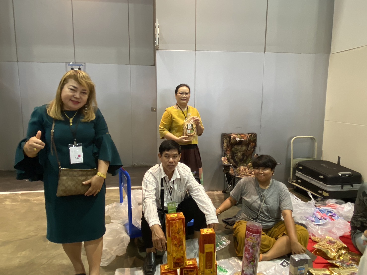 📣📣พช.นครนายก ร่วมให้กำลังใจผู้ผลิต ผู้ประกอบการ OTOP ร่วมจำหน่ายสินค้างาน OTOP City 2023