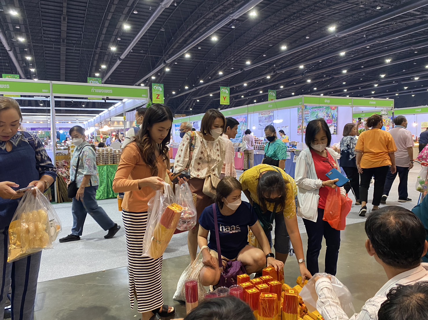 📣📣พช.นครนายก ร่วมให้กำลังใจผู้ผลิต ผู้ประกอบการ OTOP ร่วมจำหน่ายสินค้างาน OTOP City 2023