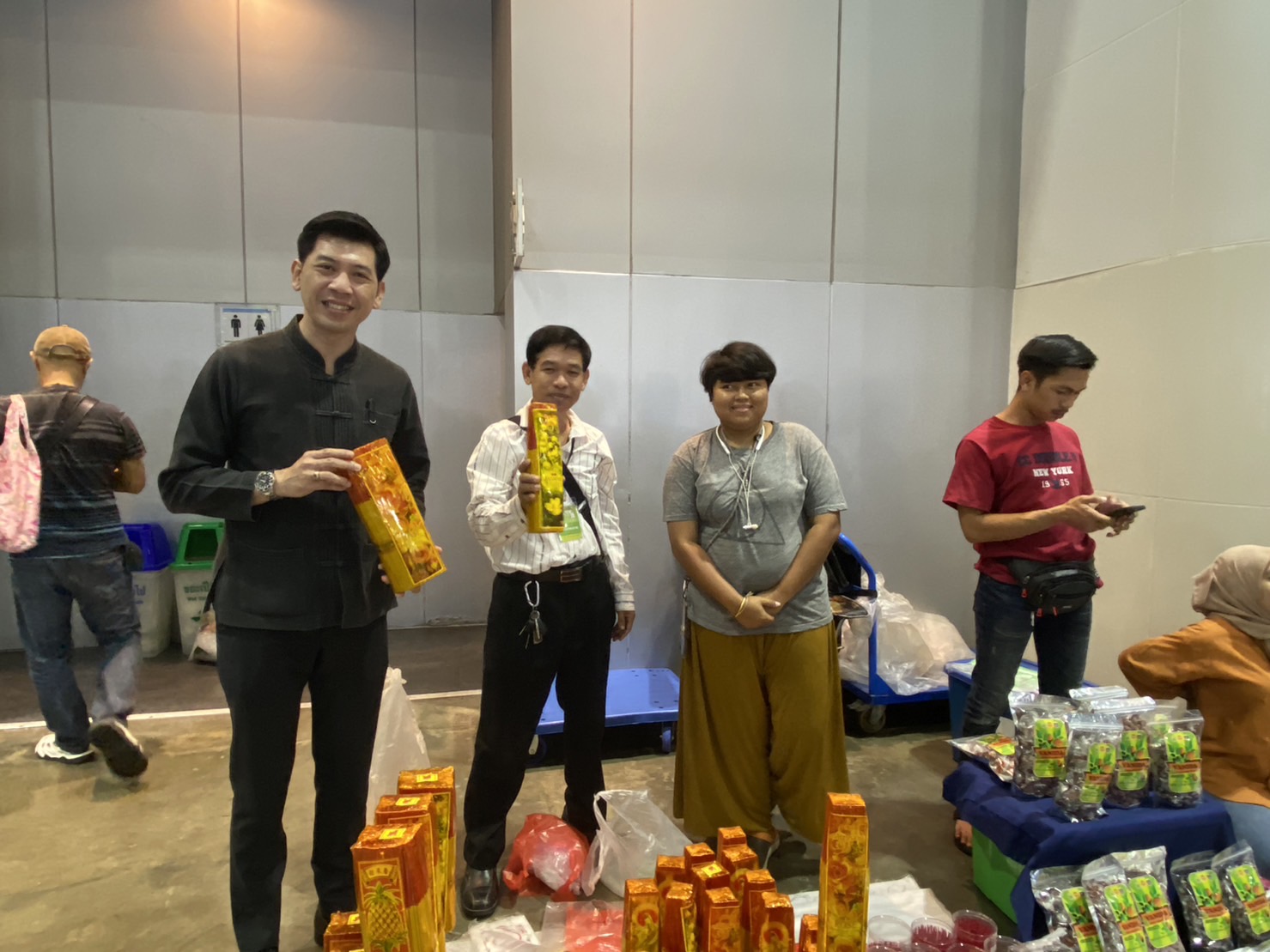 📣📣พช.นครนายก ร่วมให้กำลังใจผู้ผลิต ผู้ประกอบการ OTOP ร่วมจำหน่ายสินค้างาน OTOP City 2023