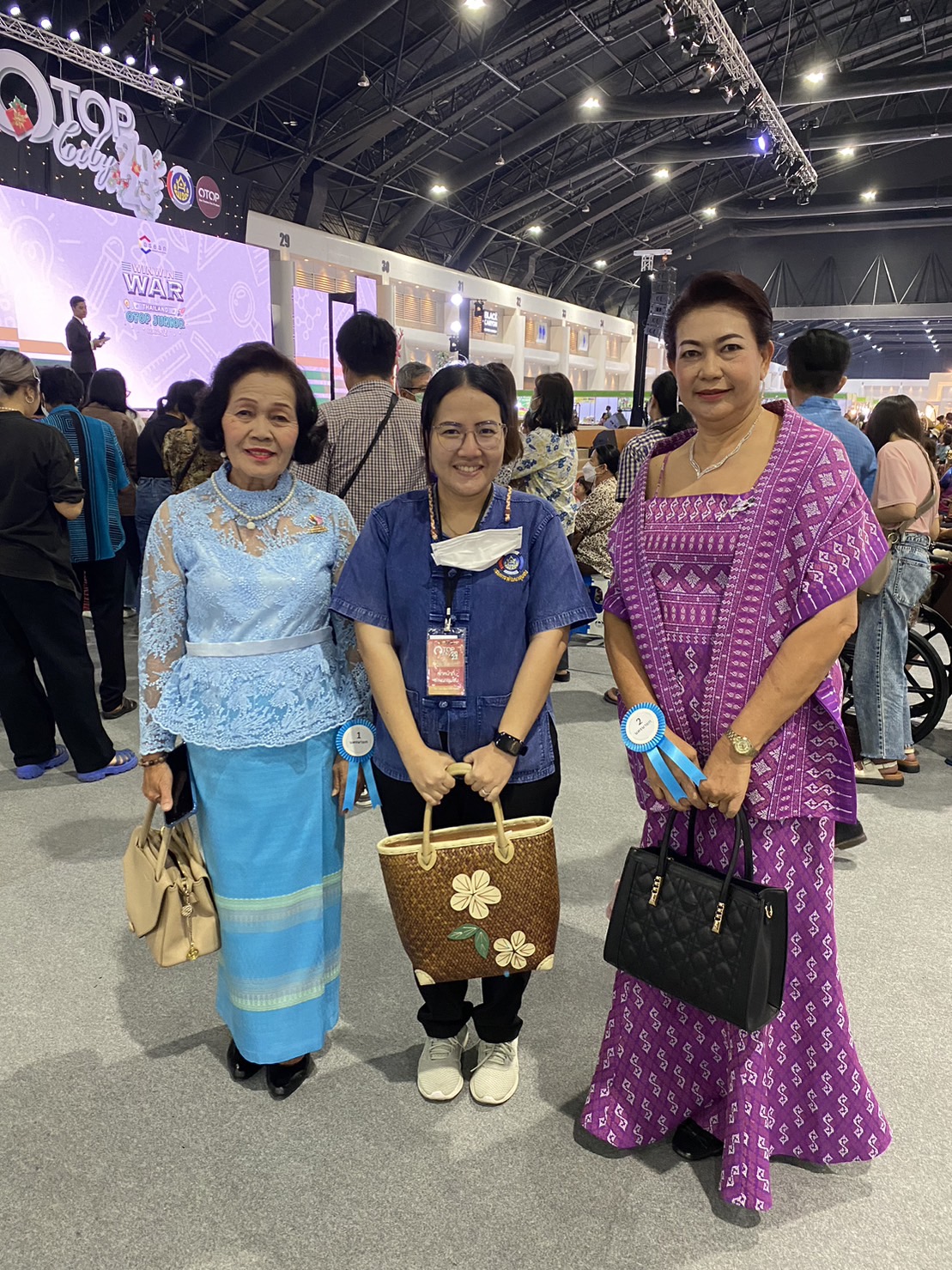 📣📣พช.นครนายก ร่วมให้กำลังใจผู้ผลิต ผู้ประกอบการ OTOP ร่วมจำหน่ายสินค้างาน OTOP City 2023