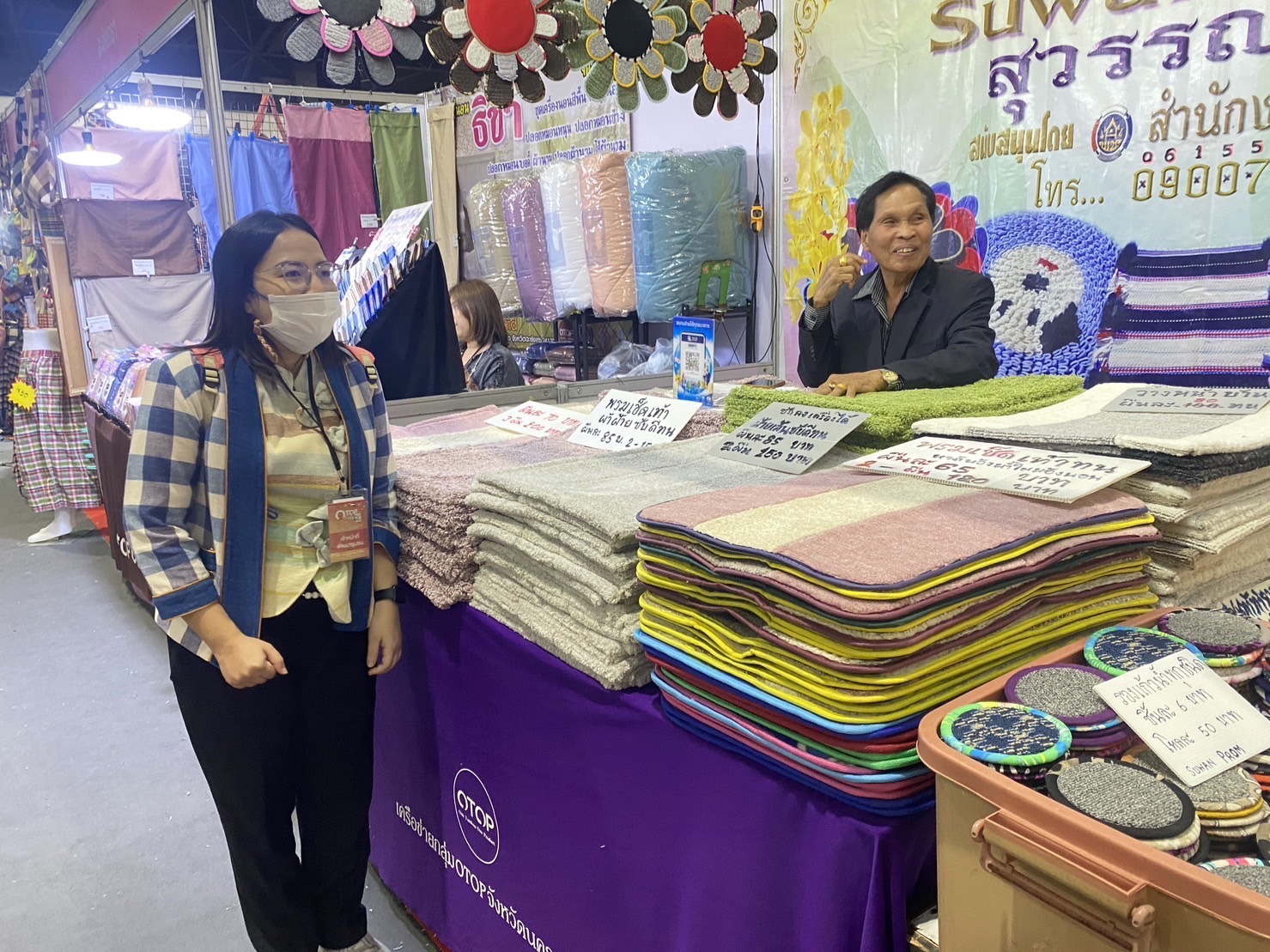 …พช.นครนายก ขนทัพผู้ผลิต ผู้ประกอบการ OTOP ร่วมจำหน่ายสินค้างาน OTOP City 2023