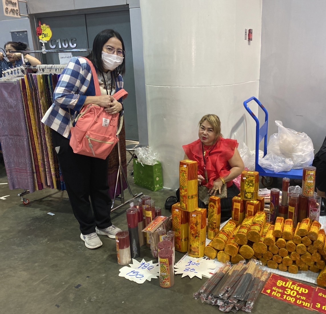 …พช.นครนายก ขนทัพผู้ผลิต ผู้ประกอบการ OTOP ร่วมจำหน่ายสินค้างาน OTOP City 2023