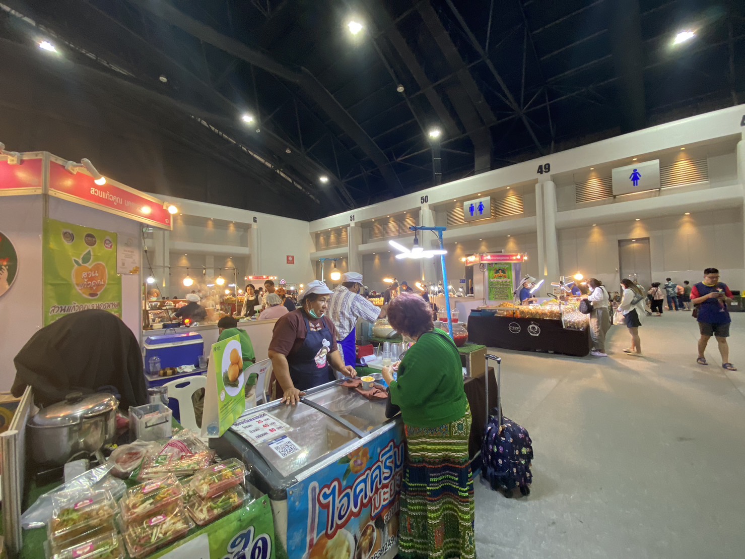 …พช.นครนายก ขนทัพผู้ผลิต ผู้ประกอบการ OTOP ร่วมจำหน่ายสินค้างาน OTOP City 2023