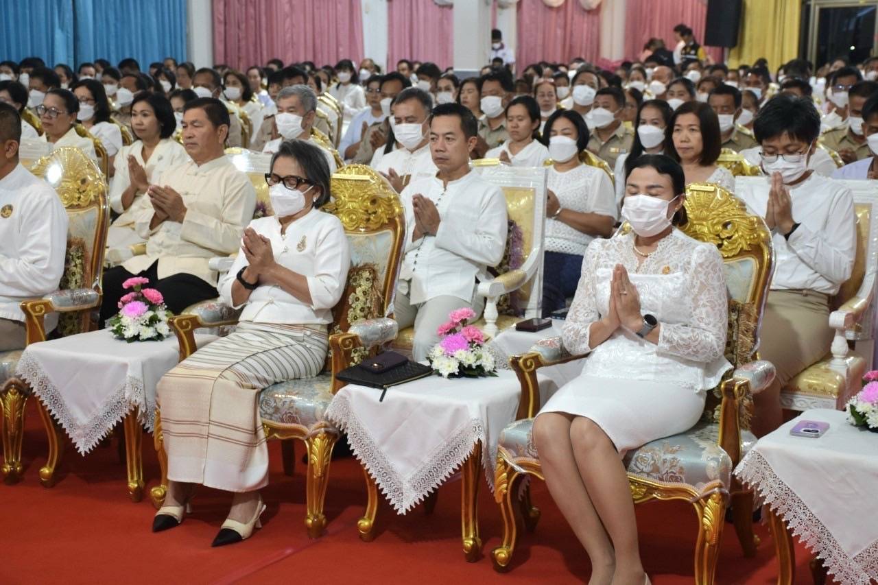 …พช.นครนายก ร่วมพิธีเจริญพระพุทธมนต์เจริญจิตตภาวนาพระพรชัยมงคลแด่พระบาทสมเด็จพระปรเมนทรรามาธิบดีศรีสินทรมหาวชิราลงกรณ พระวชิรเกล้าเจ้าอยู่หัว สมเด็จพระนางเจ้าสิริกิติ์ พระบรมราชินีนาถ พระบรมราชชนนีพันปีหลวง สมเด็จพระนางเจ้าสุทิดา พัชรสุธาพิมลลักษณ พระบรมราชินี และสมเด็จพระเจ้าลูกเธอ เจ้าฟ้าพัชรกิติยาภา นเรนทิราเทพยวดี กรมหลวงราชสาริณีสิริพัชร มหาวัชรราชธิดา