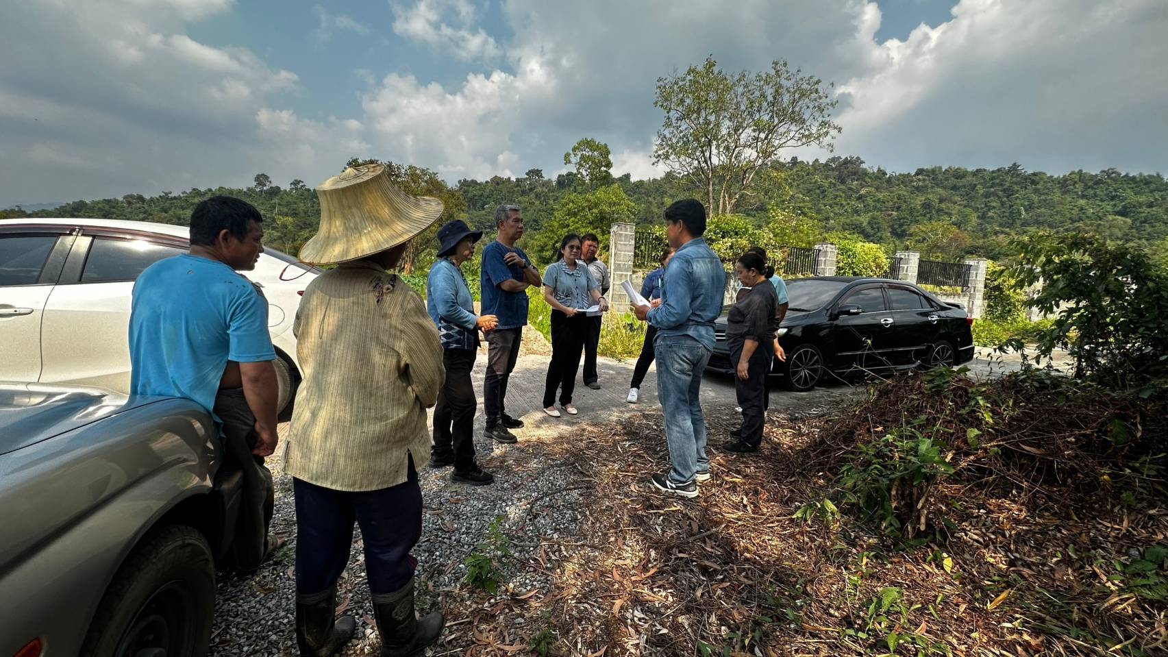 …พช.นครนายก ลงพื้นที่เตรียมความพร้อมครัวเรือนเป้าหมายที่สมัครเข้าร่วมโครงการ บ้านห่วงใยจากใจ GLO