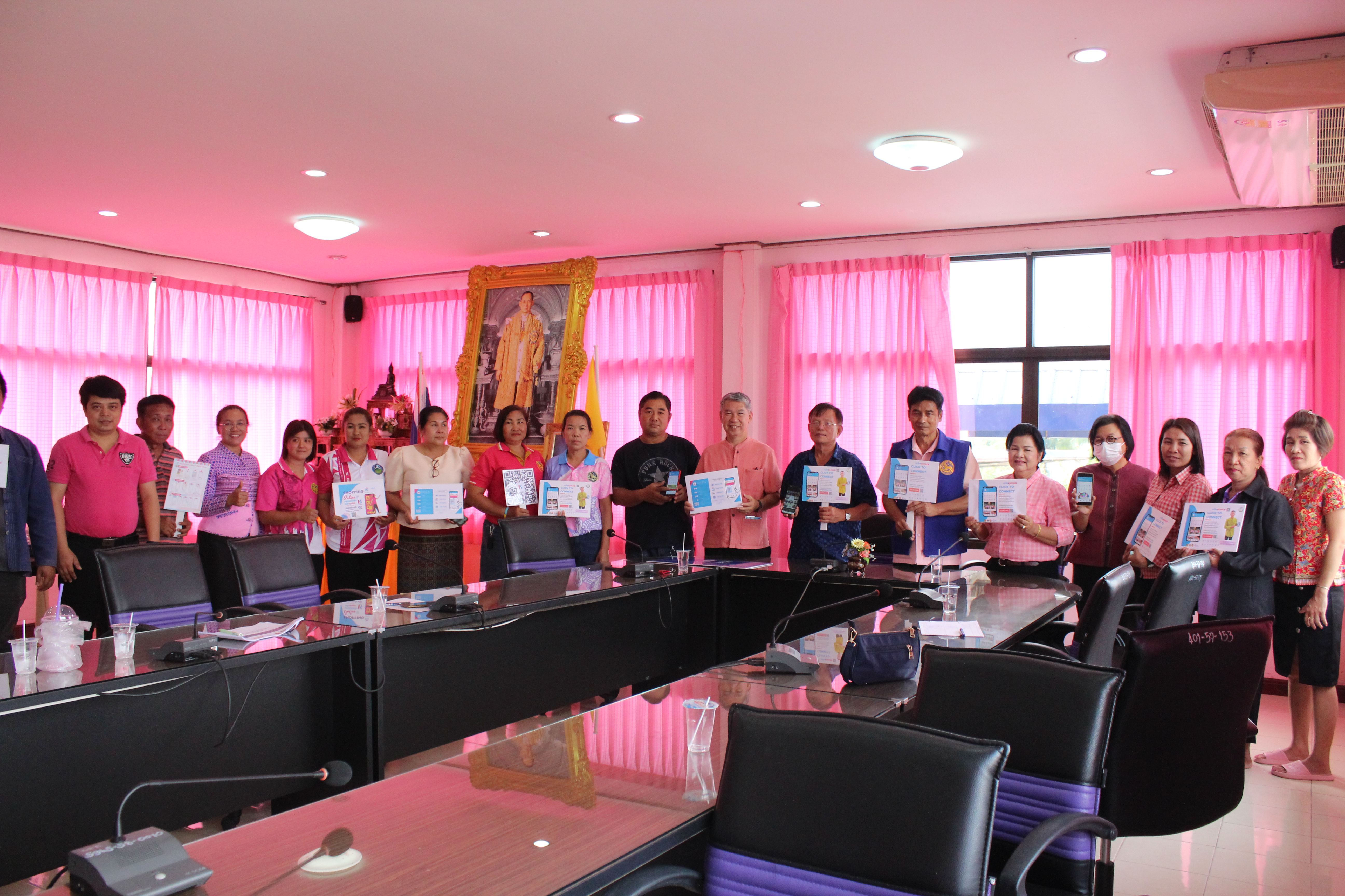 …พช.นครนายก นำทีมผู้บริหาร อบต.โคกกรวด ร่วมประชาสัมพันธ์ Application “Click ชุมชน” เรียน รู้ ดู เที่ยว ทั่วไทย แอพเดียวจบ ครบเรื่องชุมชน