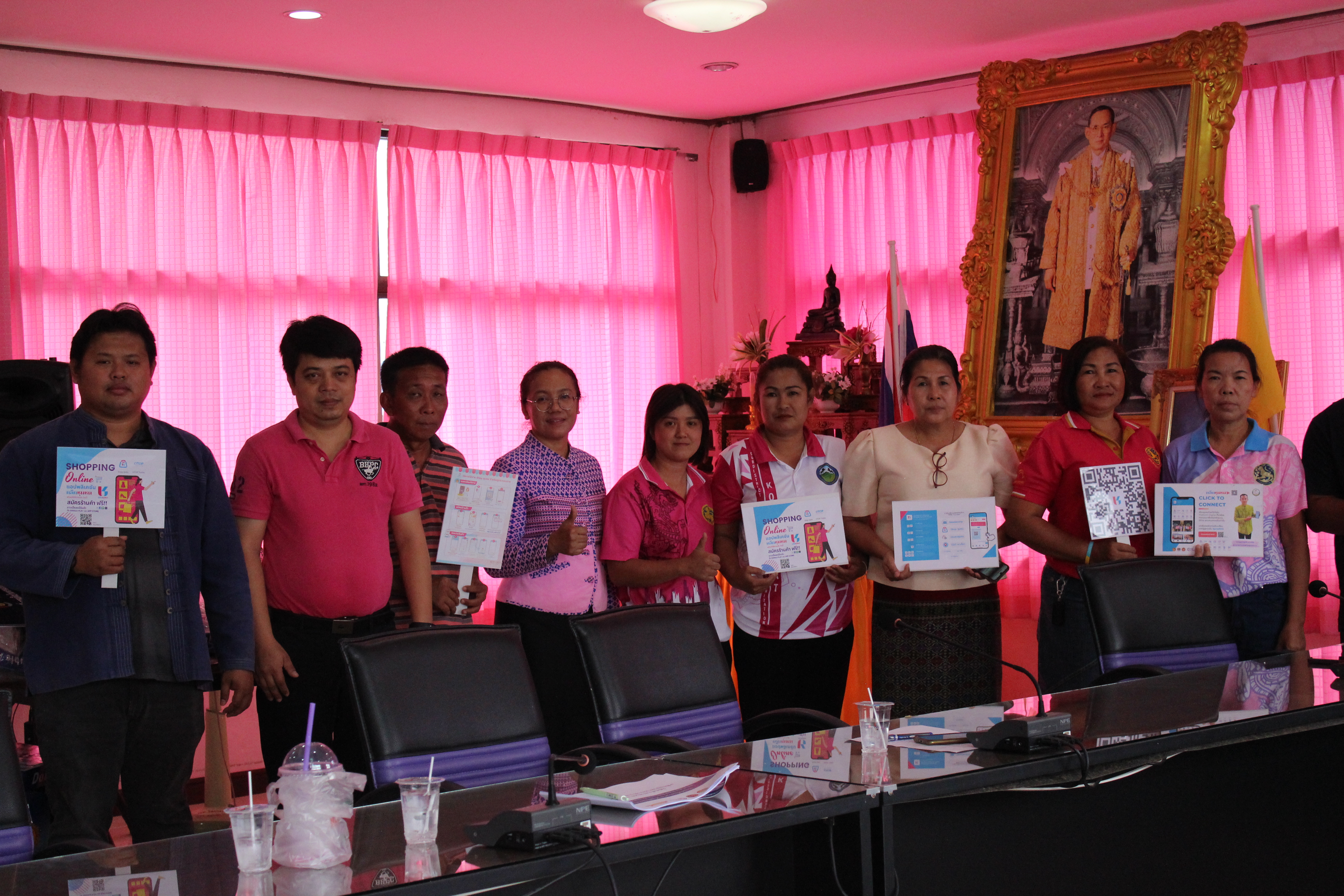 …พช.นครนายก นำทีมผู้บริหาร อบต.โคกกรวด ร่วมประชาสัมพันธ์ Application “Click ชุมชน” เรียน รู้ ดู เที่ยว ทั่วไทย แอพเดียวจบ ครบเรื่องชุมชน