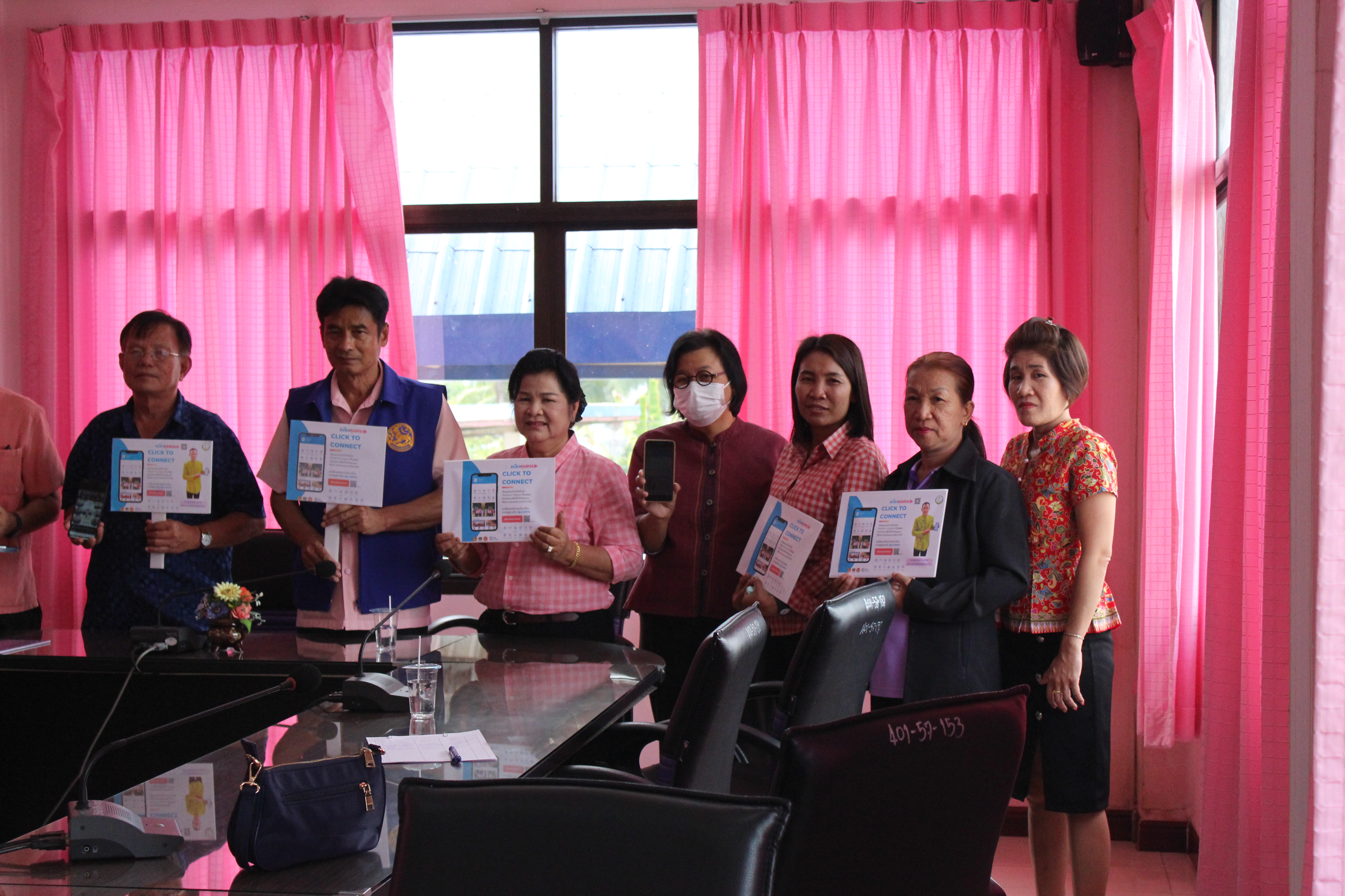 …พช.นครนายก นำทีมผู้บริหาร อบต.โคกกรวด ร่วมประชาสัมพันธ์ Application “Click ชุมชน” เรียน รู้ ดู เที่ยว ทั่วไทย แอพเดียวจบ ครบเรื่องชุมชน