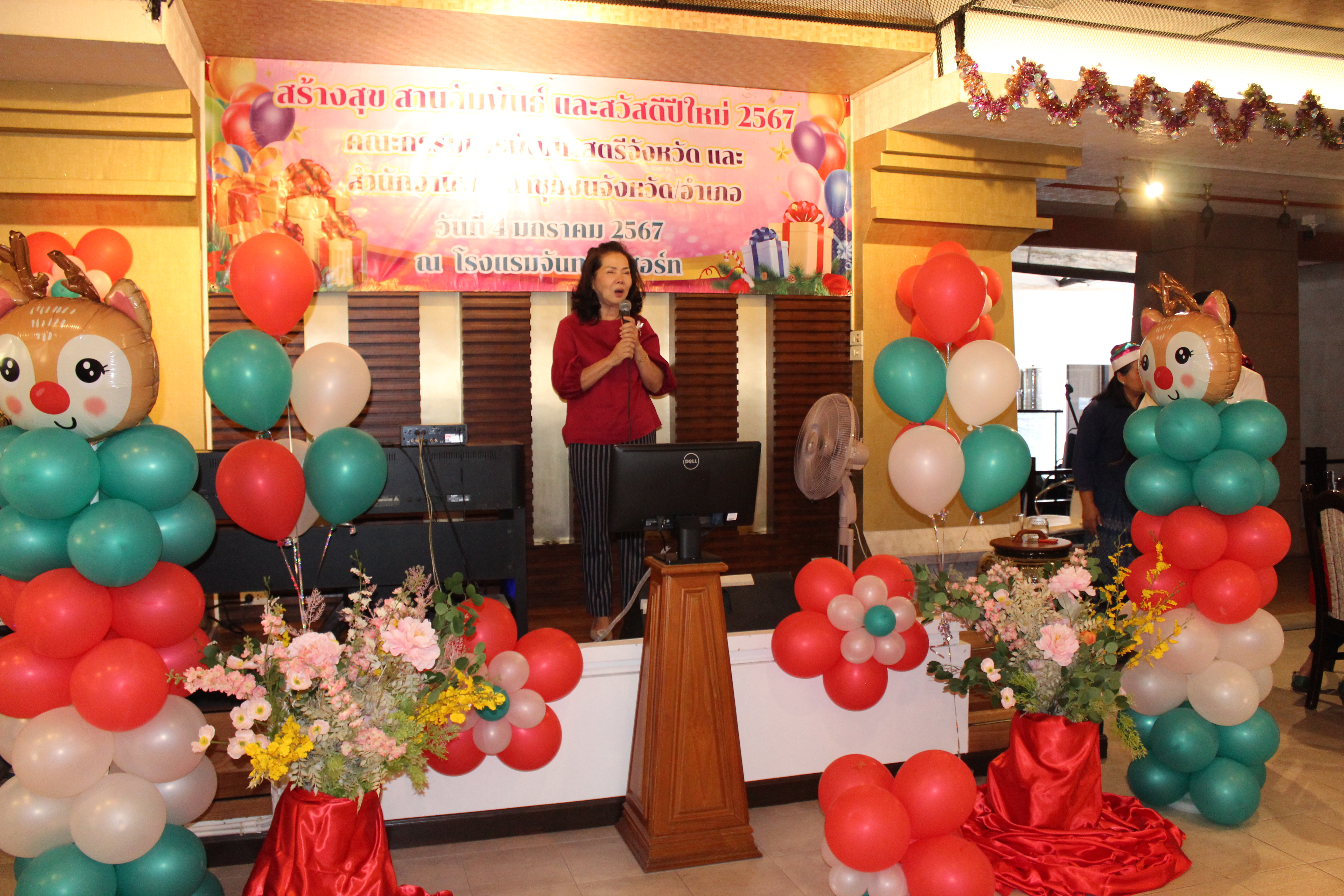 …พช.นครนายก ร่วมรับประทานอาหารและแลกเปลี่ยนของขวัญเนื่องในเทศกาลปีใหม่ 2567