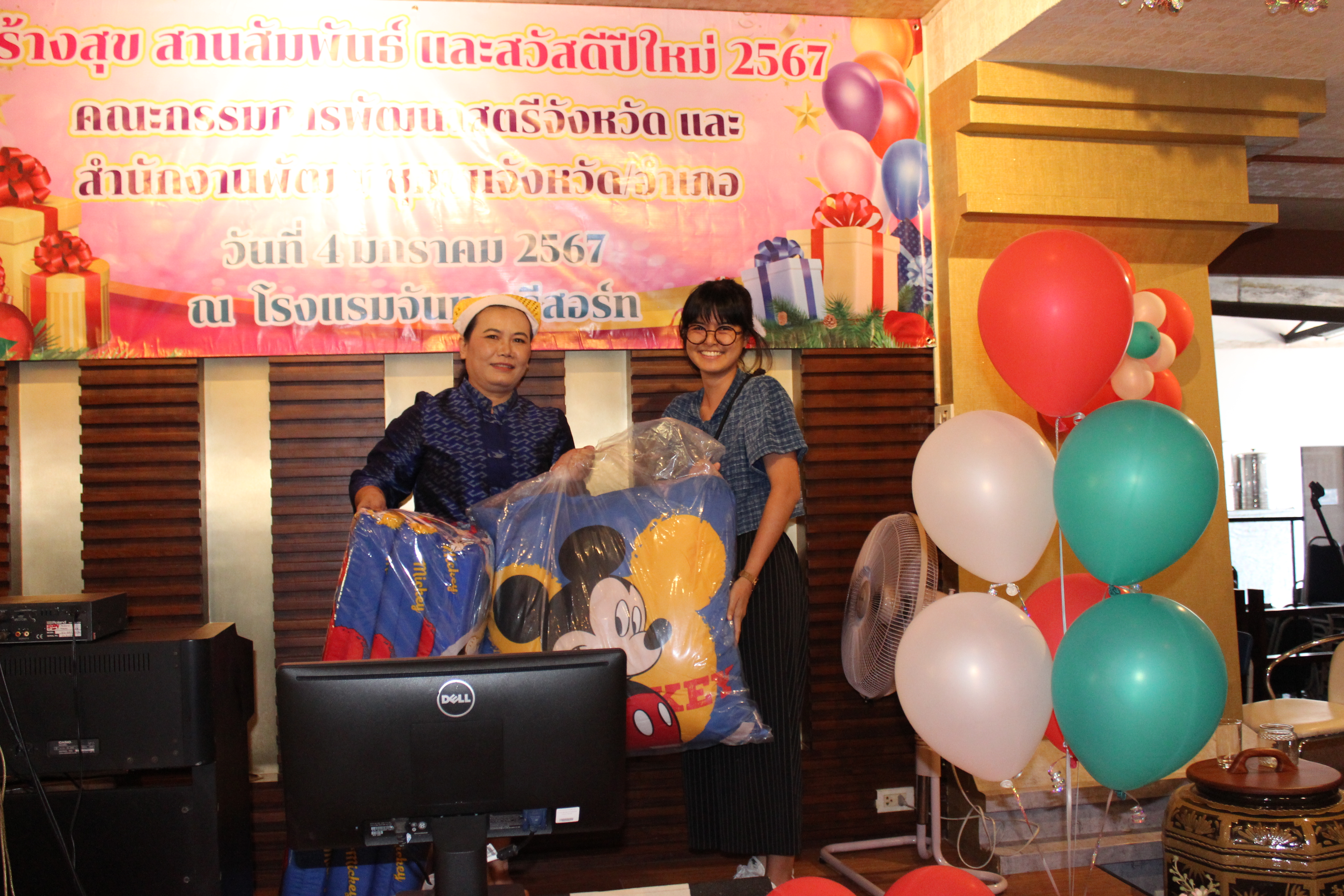 …พช.นครนายก ร่วมรับประทานอาหารและแลกเปลี่ยนของขวัญเนื่องในเทศกาลปีใหม่ 2567