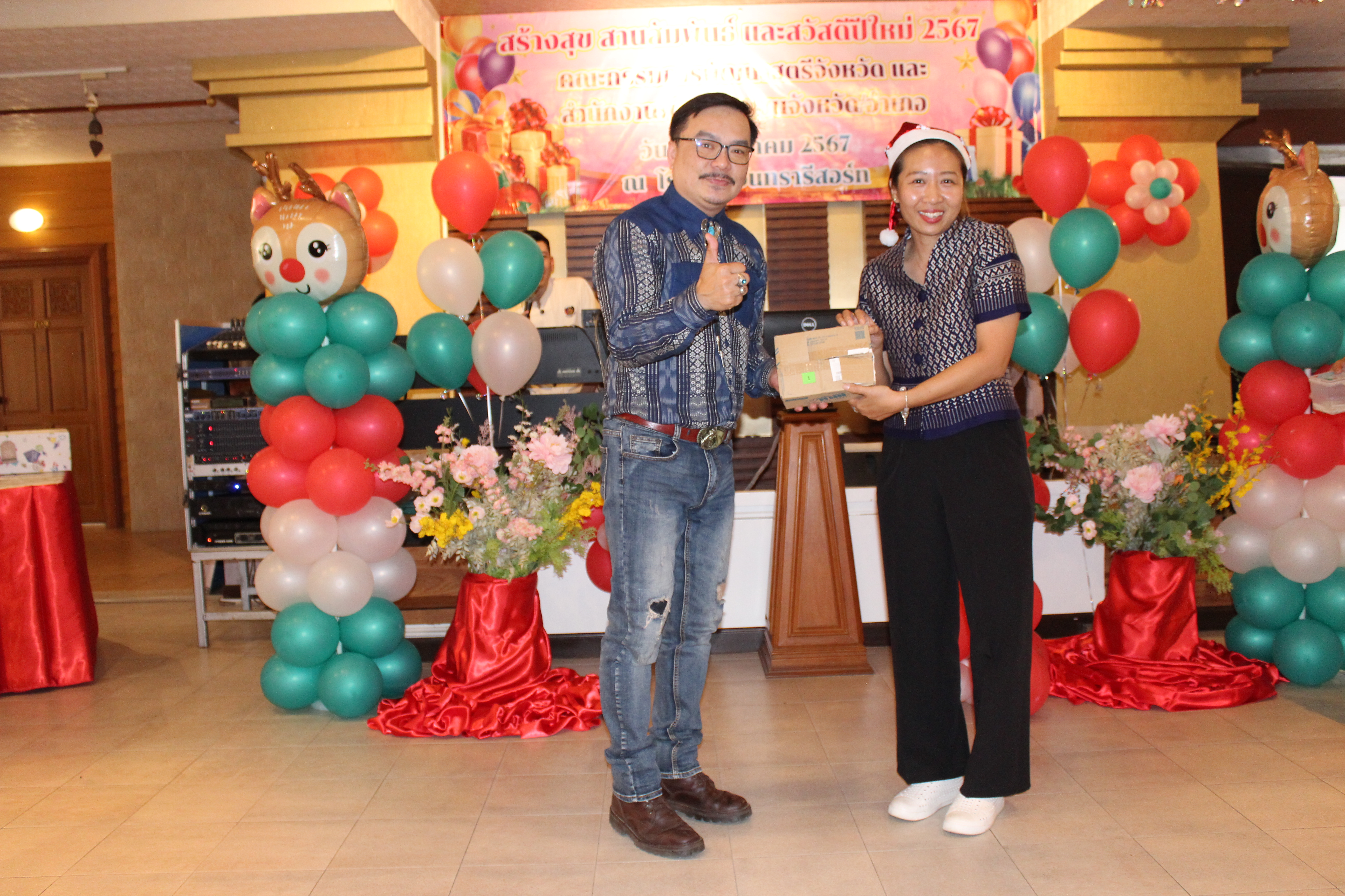 …พช.นครนายก ร่วมรับประทานอาหารและแลกเปลี่ยนของขวัญเนื่องในเทศกาลปีใหม่ 2567