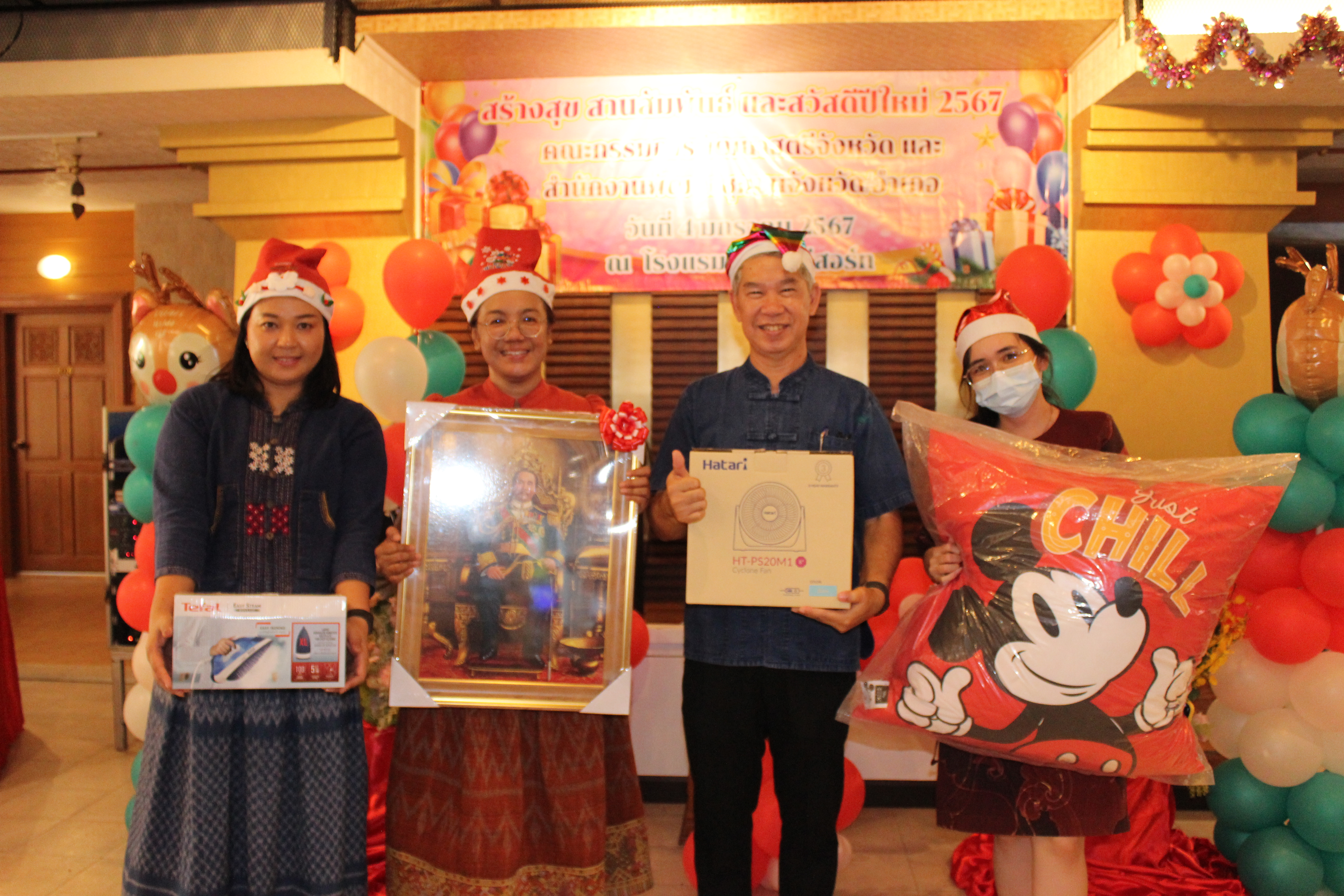 …พช.นครนายก ร่วมรับประทานอาหารและแลกเปลี่ยนของขวัญเนื่องในเทศกาลปีใหม่ 2567