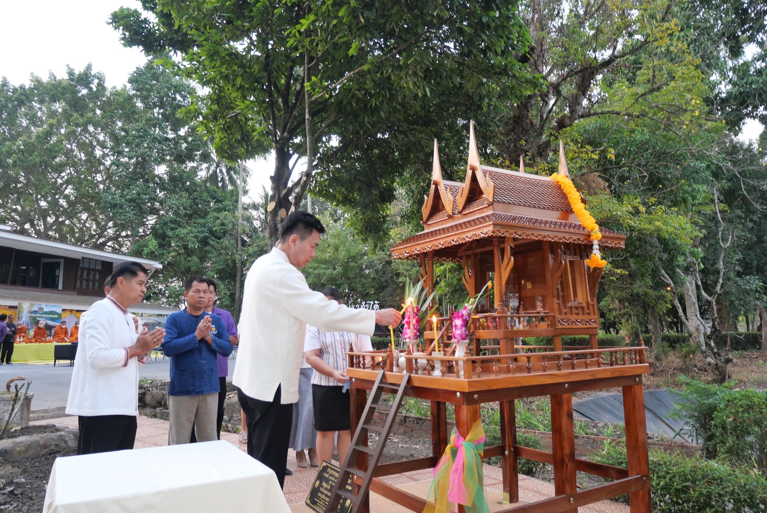 …พช.นครนายก ร่วมพิธีทำบุญอาคารอำนวยการ และหอศิลป์จังหวัดนครนายก ณ ศูนย์ศึกษาและพัฒนาชุมชนนครนายก