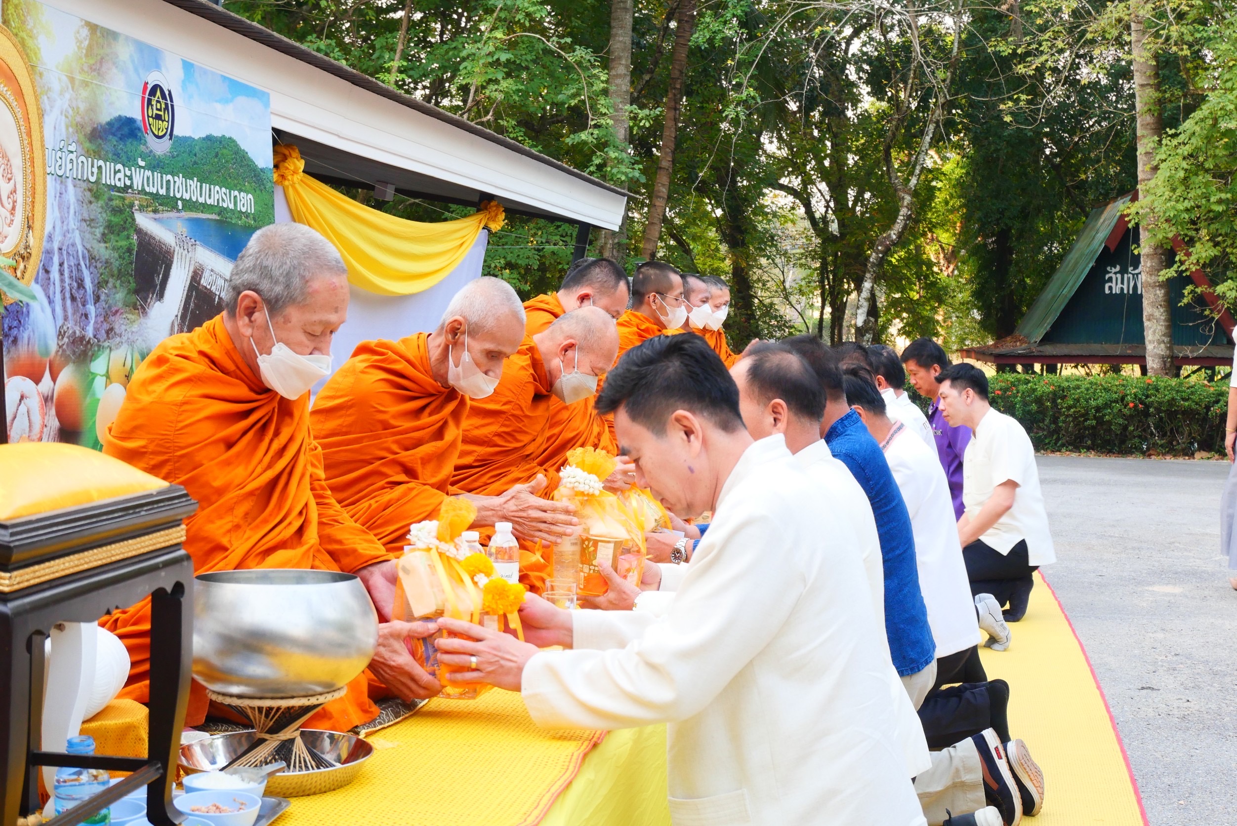 …พช.นครนายก ร่วมพิธีทำบุญอาคารอำนวยการ และหอศิลป์จังหวัดนครนายก ณ ศูนย์ศึกษาและพัฒนาชุมชนนครนายก