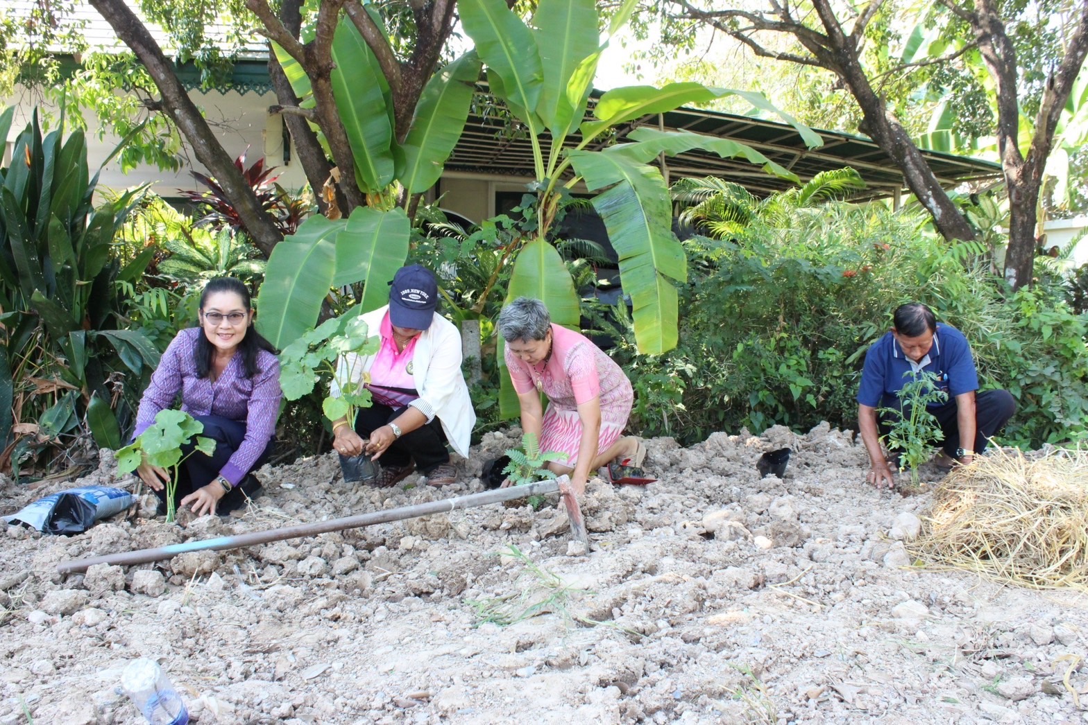 …พช.นครนายก จัดกิจกรรมโครงการ “สตรีแบ่งสรร ปันรัก ปลูกพืช ปลูกผัก ปลูกรัก กับ พช.”