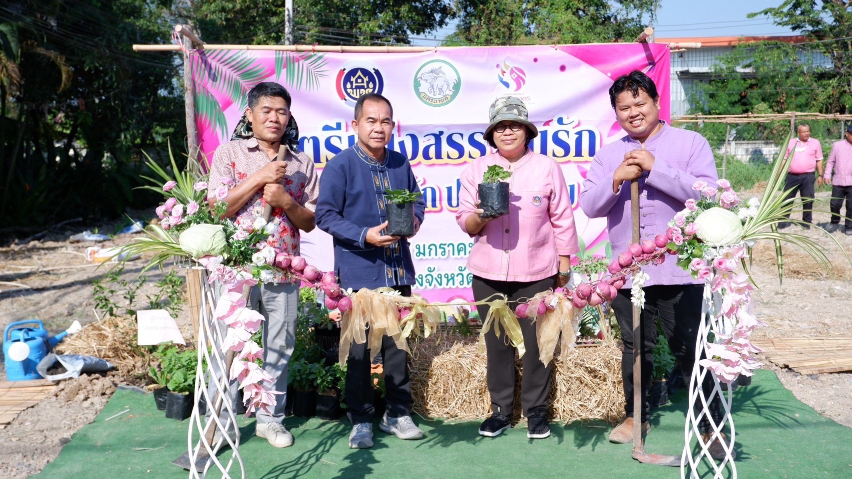 …พช.นครนายก จัดกิจกรรมโครงการ “สตรีแบ่งสรร ปันรัก ปลูกพืช ปลูกผัก ปลูกรัก กับ พช.”