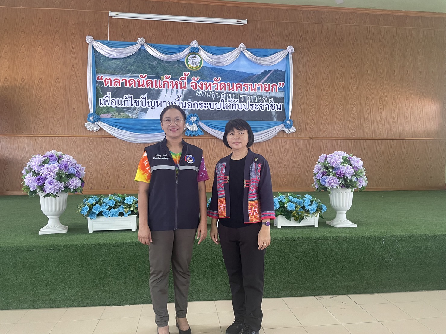 …พช.นครนายก ร่วม Kick Off “ตลาดนัดแก้หนี้” เปิดพื้นที่ให้ลูกหนี้-เจ้าหนี้-สถาบันการเงิน ไกล่เกลี่ย เจรจา แก้ปัญหาหนี้นอกระบบ